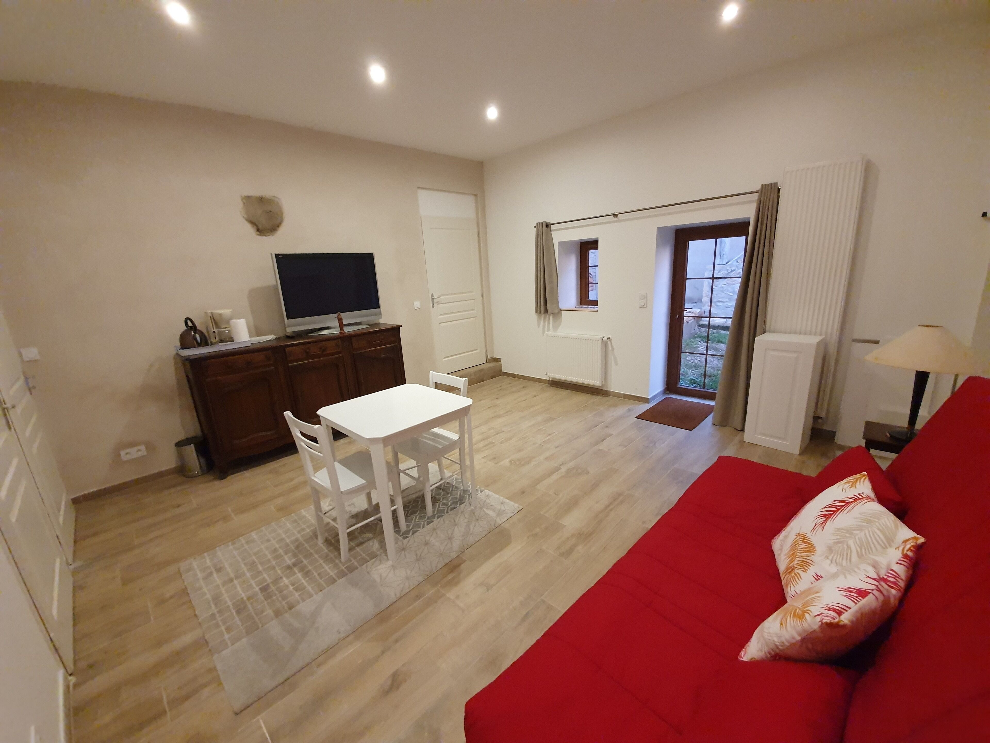 Fully equipped accommodation in a quiet village, near Ambérieu-en-Bugey