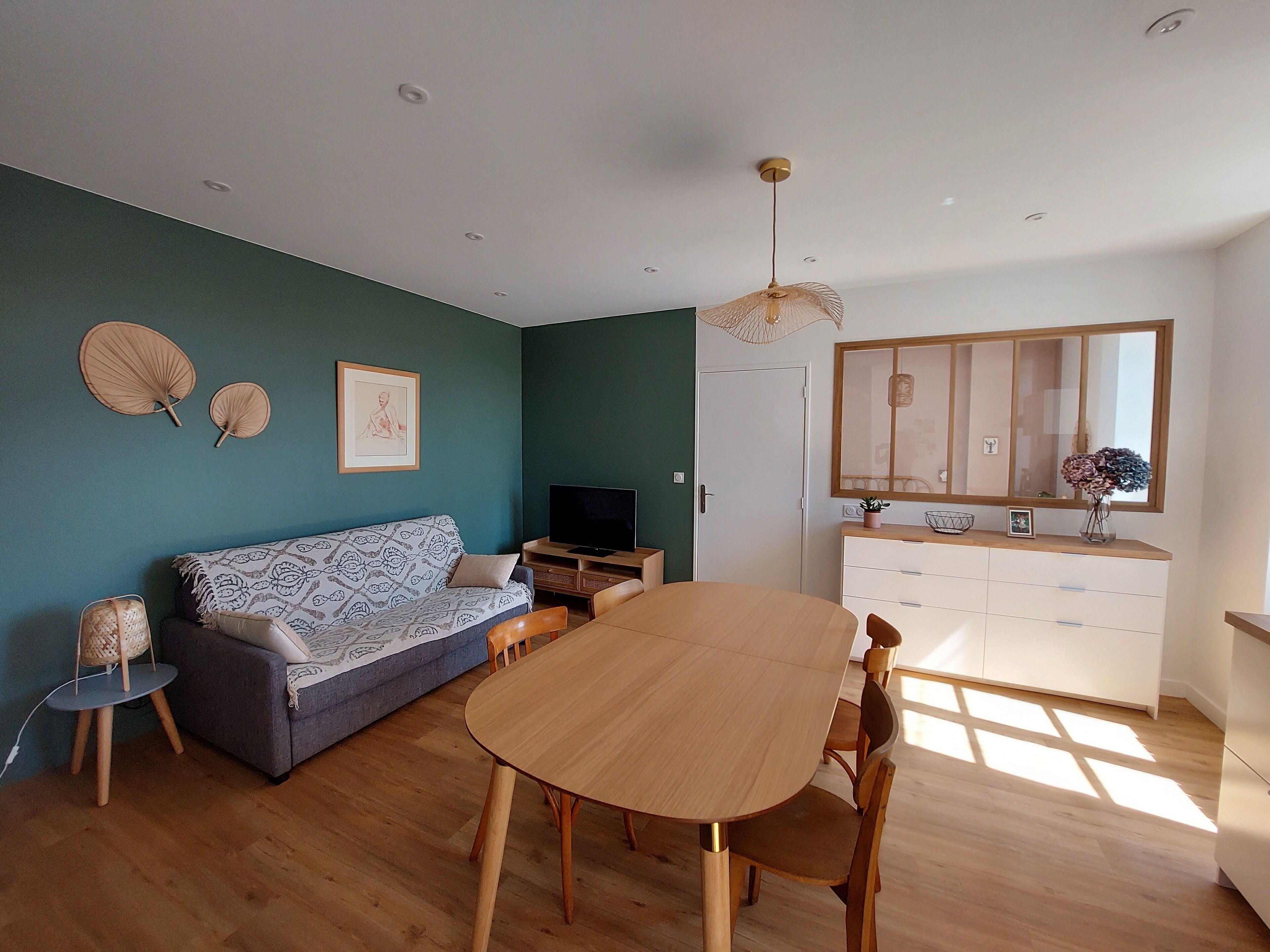 Charming 2-room apartment, in the Charlieu Abbey district