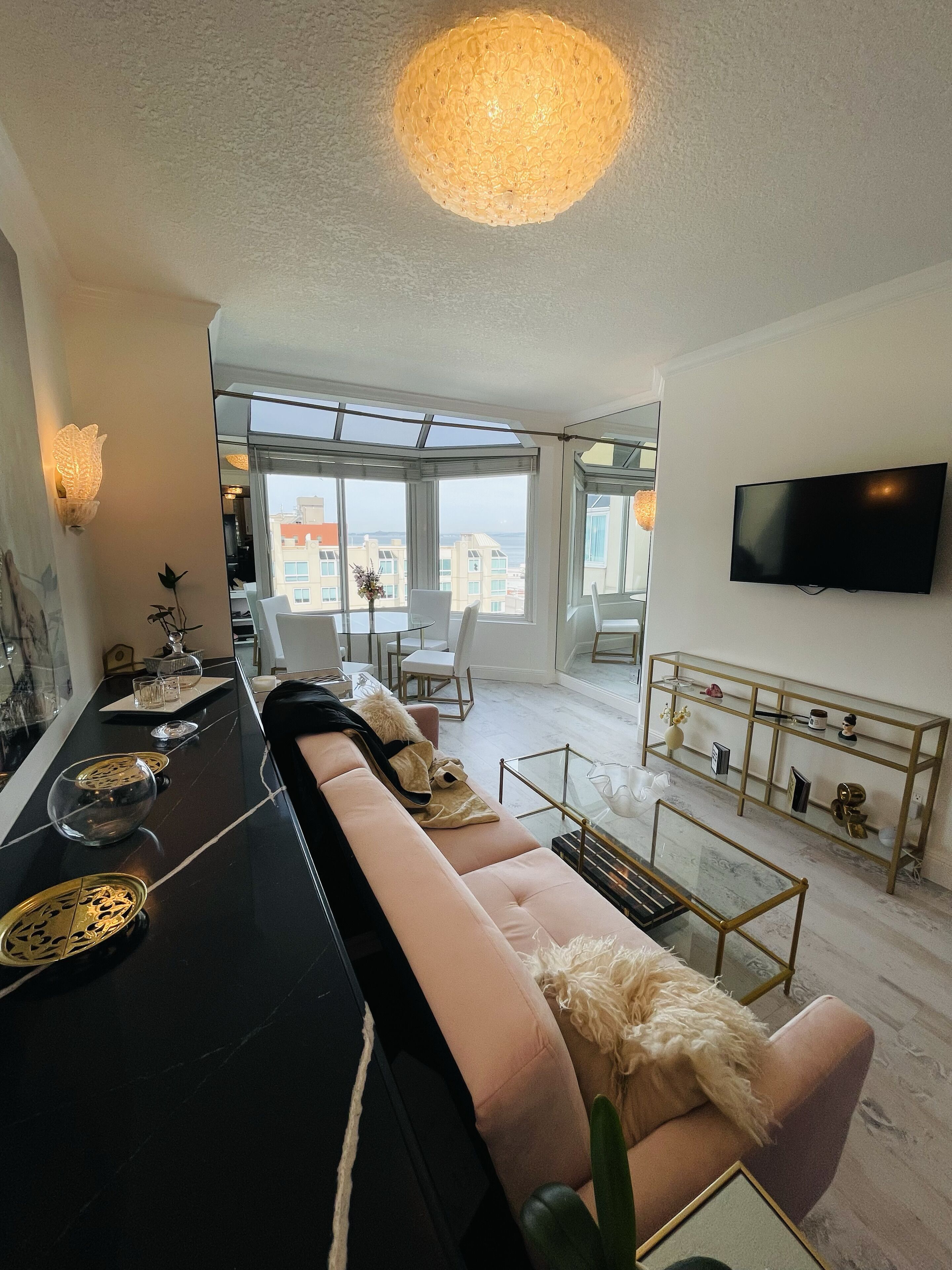 French Style /Bay View  Penthouse, Security, Gym, Parking