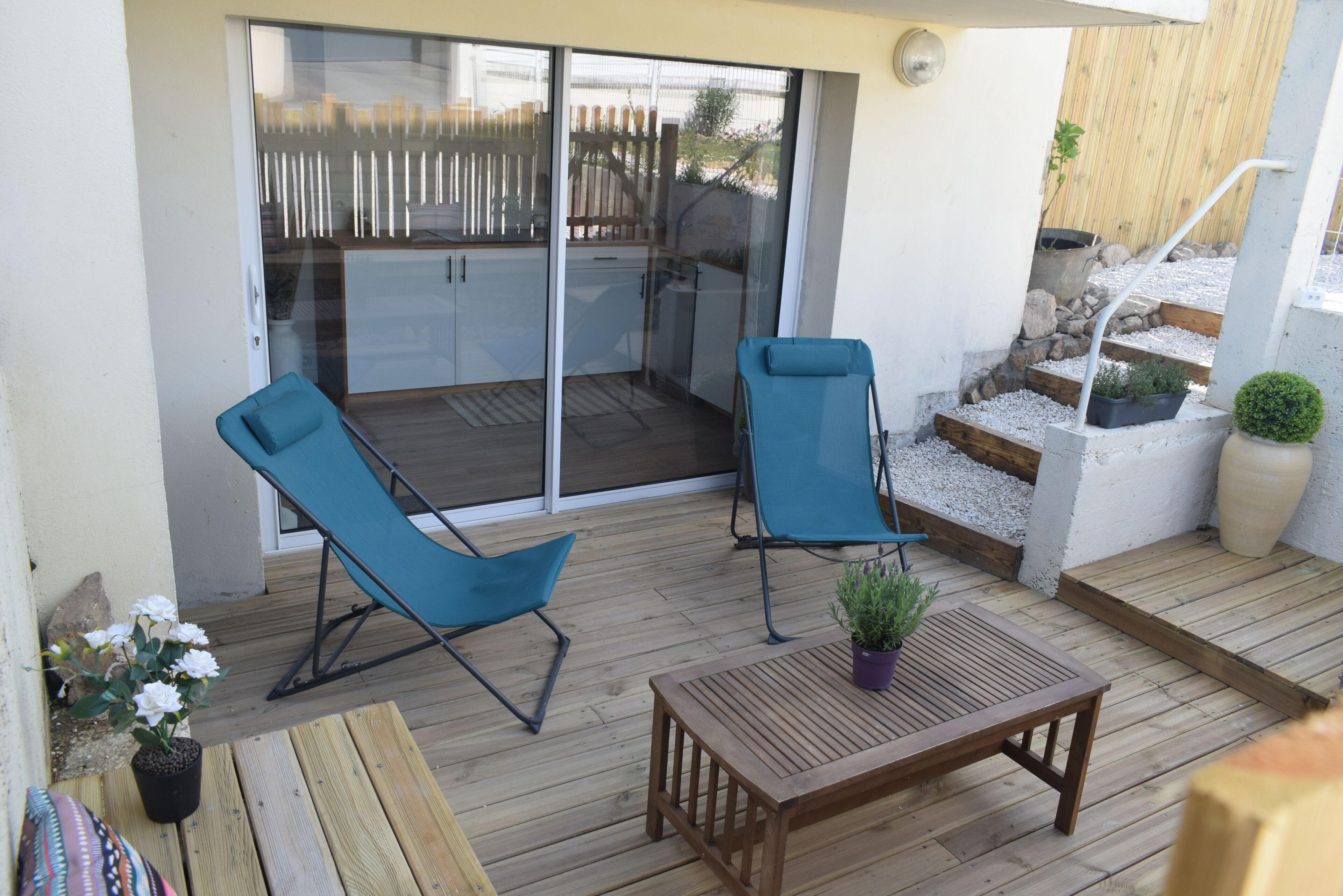 Ground floor apartment with garden 10km from the sea 