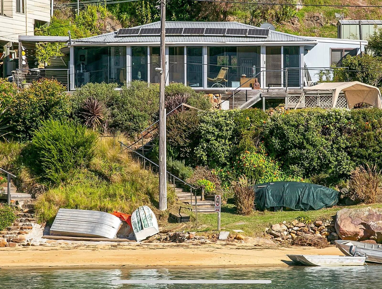 Unique Waterfront Retreat