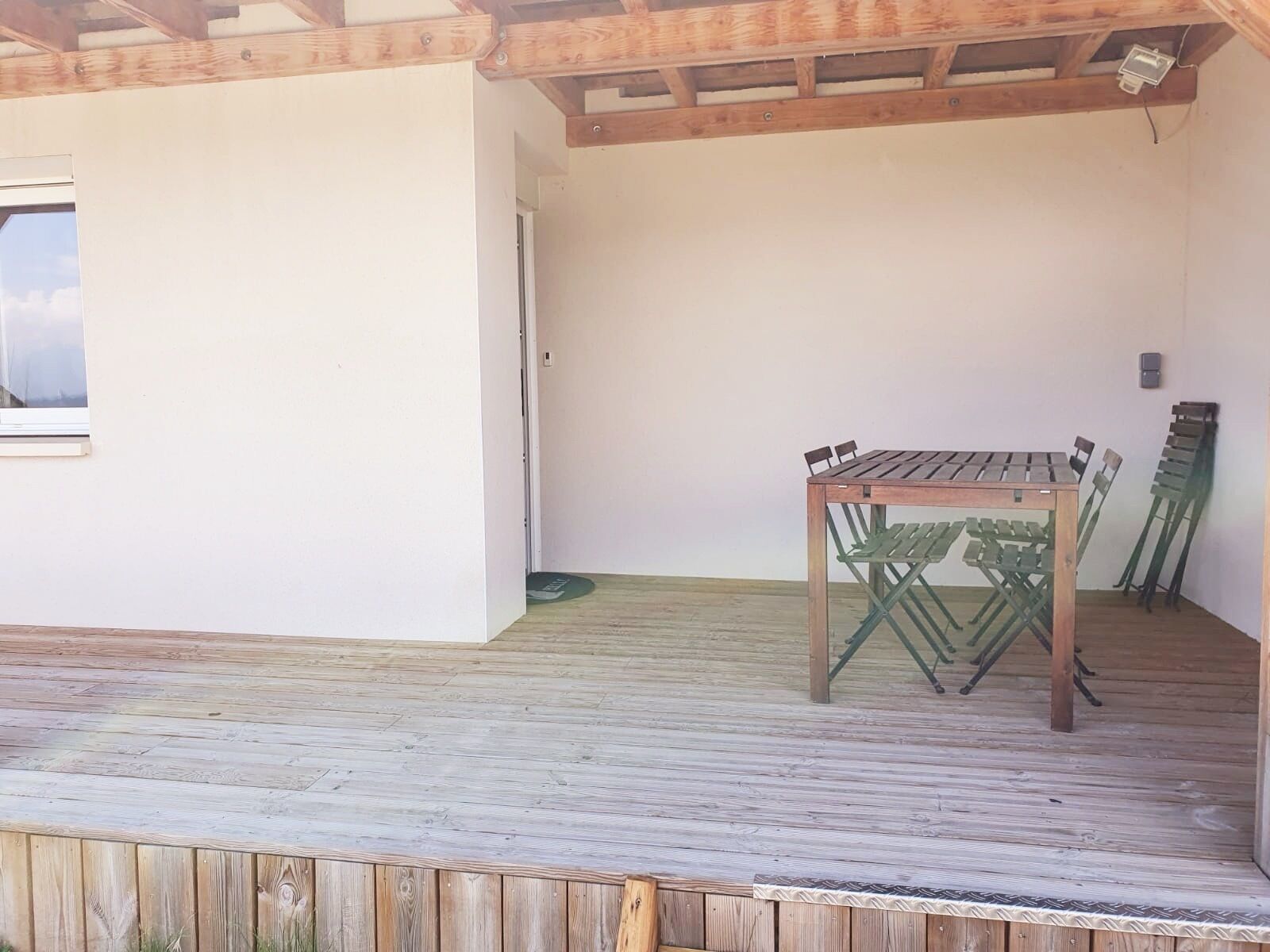 Quiet apartment with panoramic lake & mountain views!