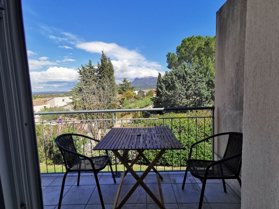 100m from the center! Apartment with balcony. View of Mount Aurelian