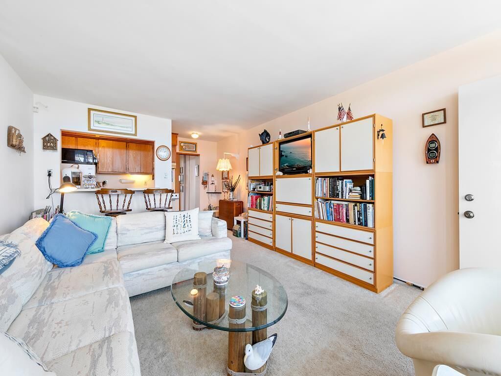 Adorable one bedroom condo unit in the heart of Barnegat Light!