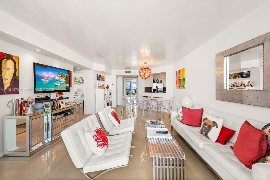2 Bedroom Condo 326381 by Houzlet