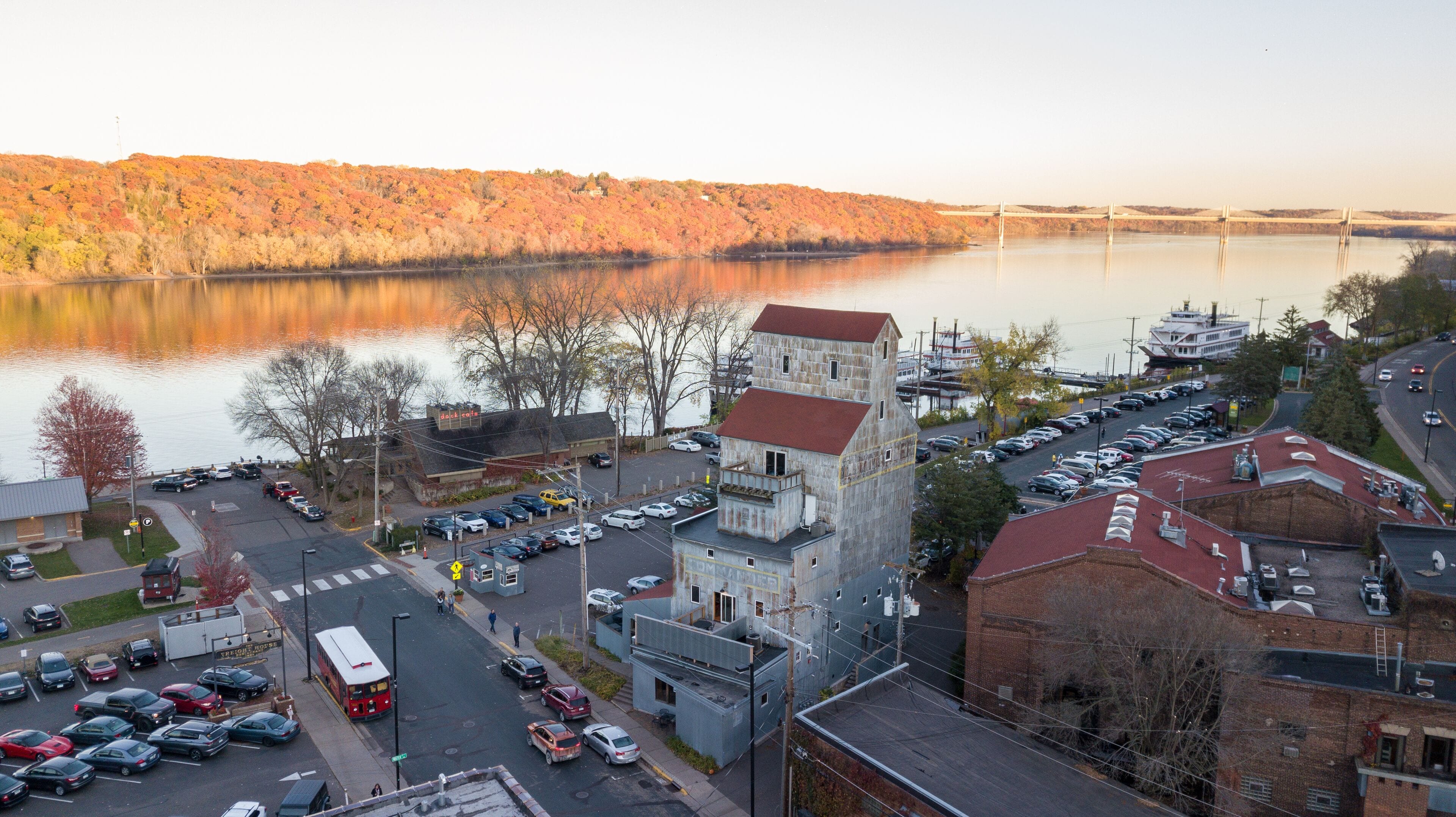 Commander-South Bin-Downtown Stillwater MN. River Views!
