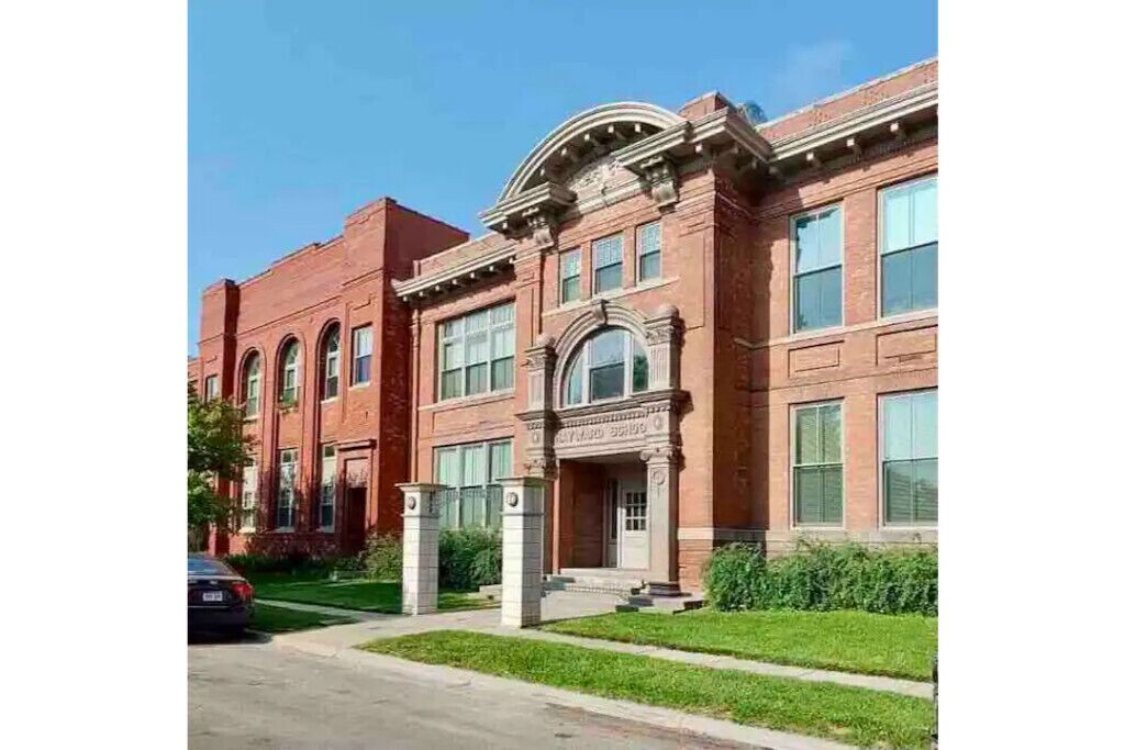 Modern 2 Bed Condo Near Haymarket