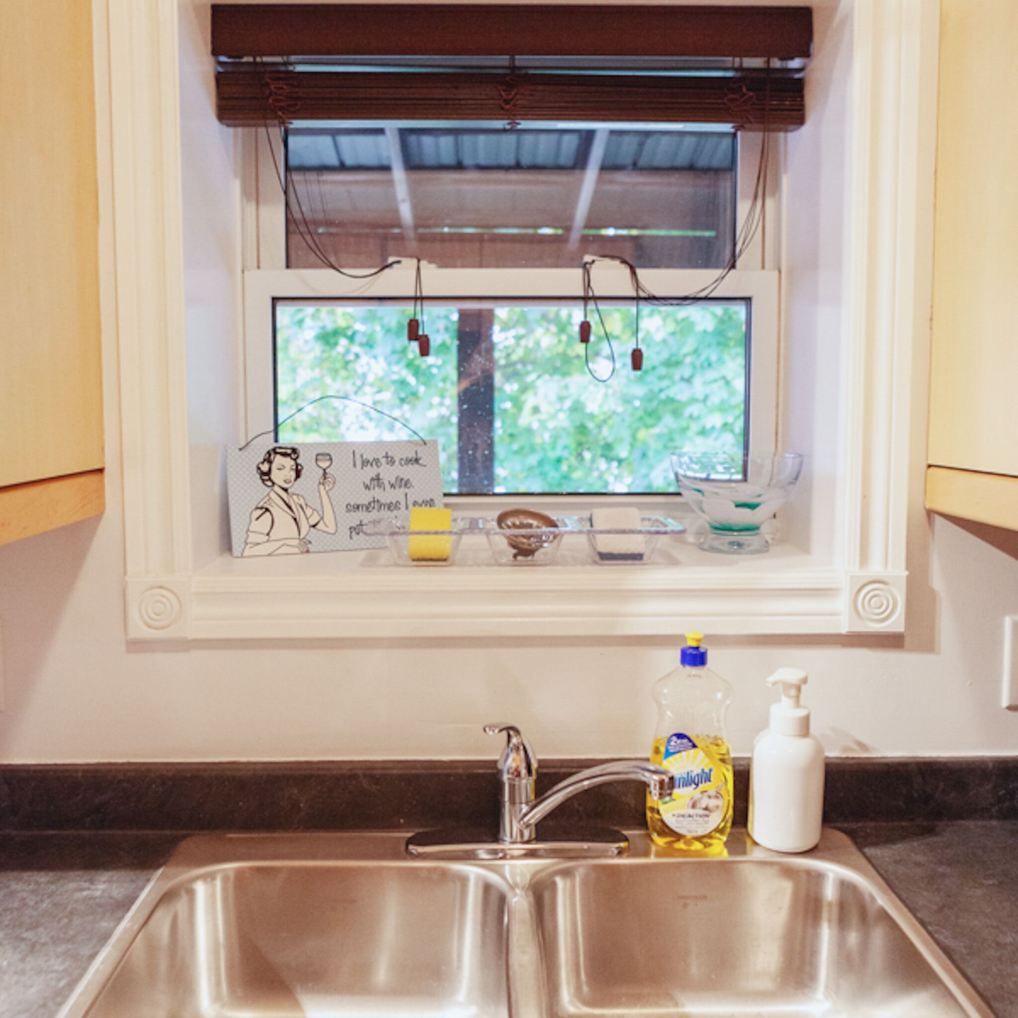 Large Upstairs Flat in Downtown Century Building (Pet Friendly)