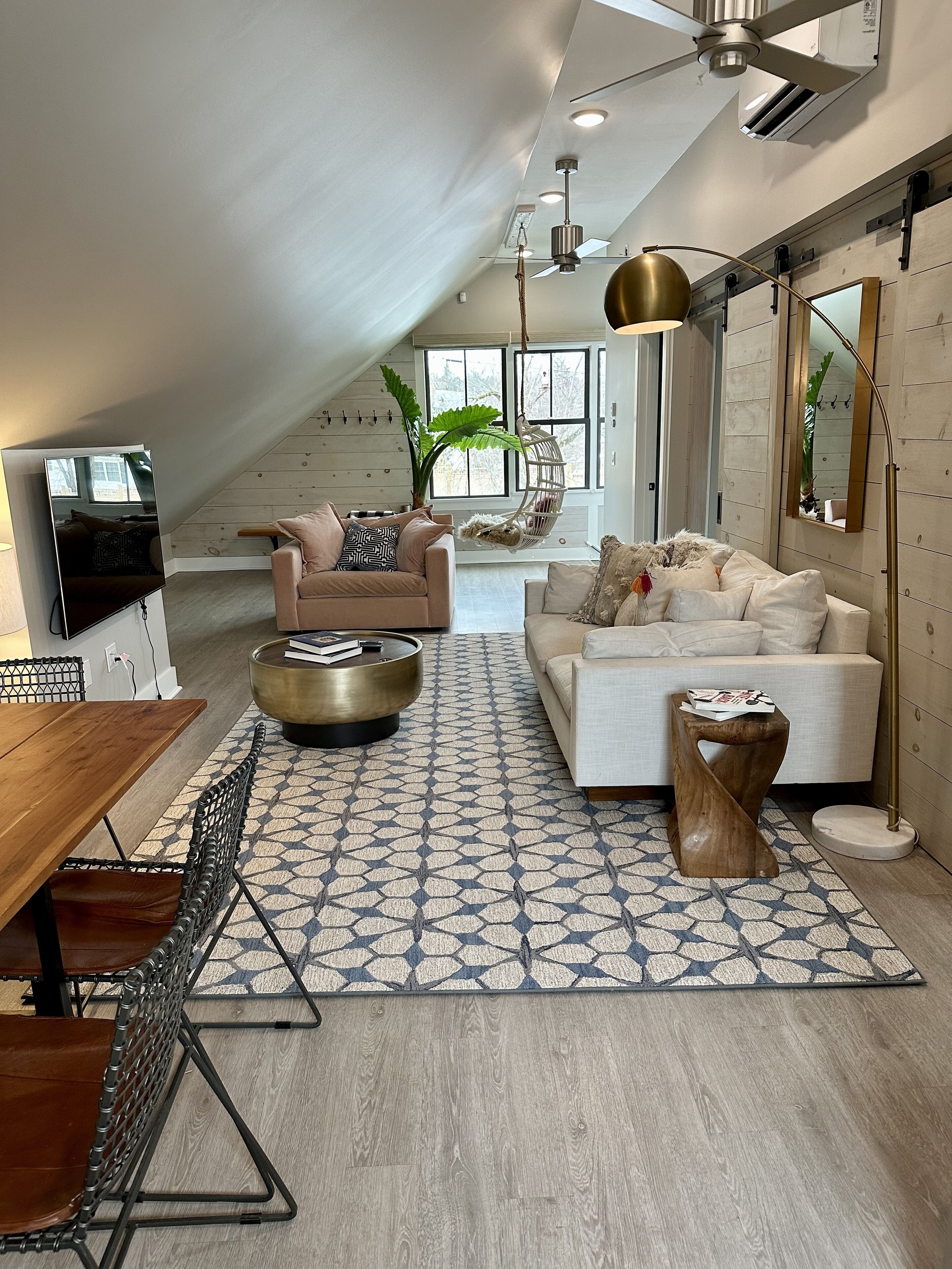 Great Location! Cozy Two Bedroom Apartment in the Heart of Middlebury