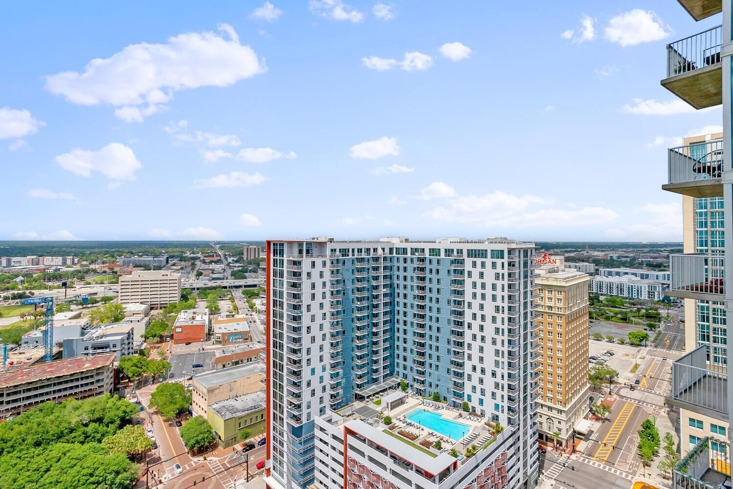 Elevated Living: 1BR Modern Apt in Downtown Tampa 
