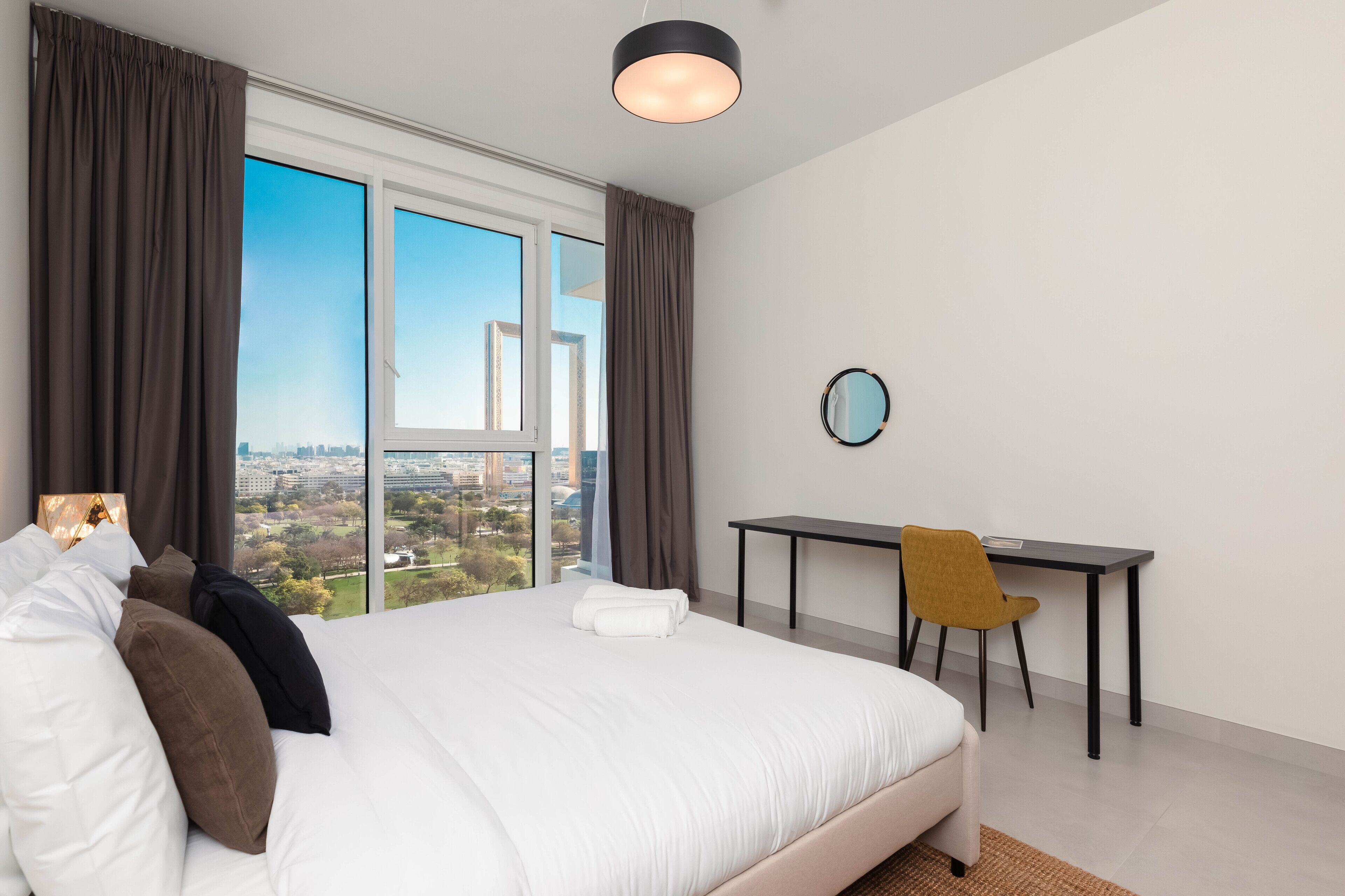 Modern 2 bedroom flat with a view in Zabeel Park