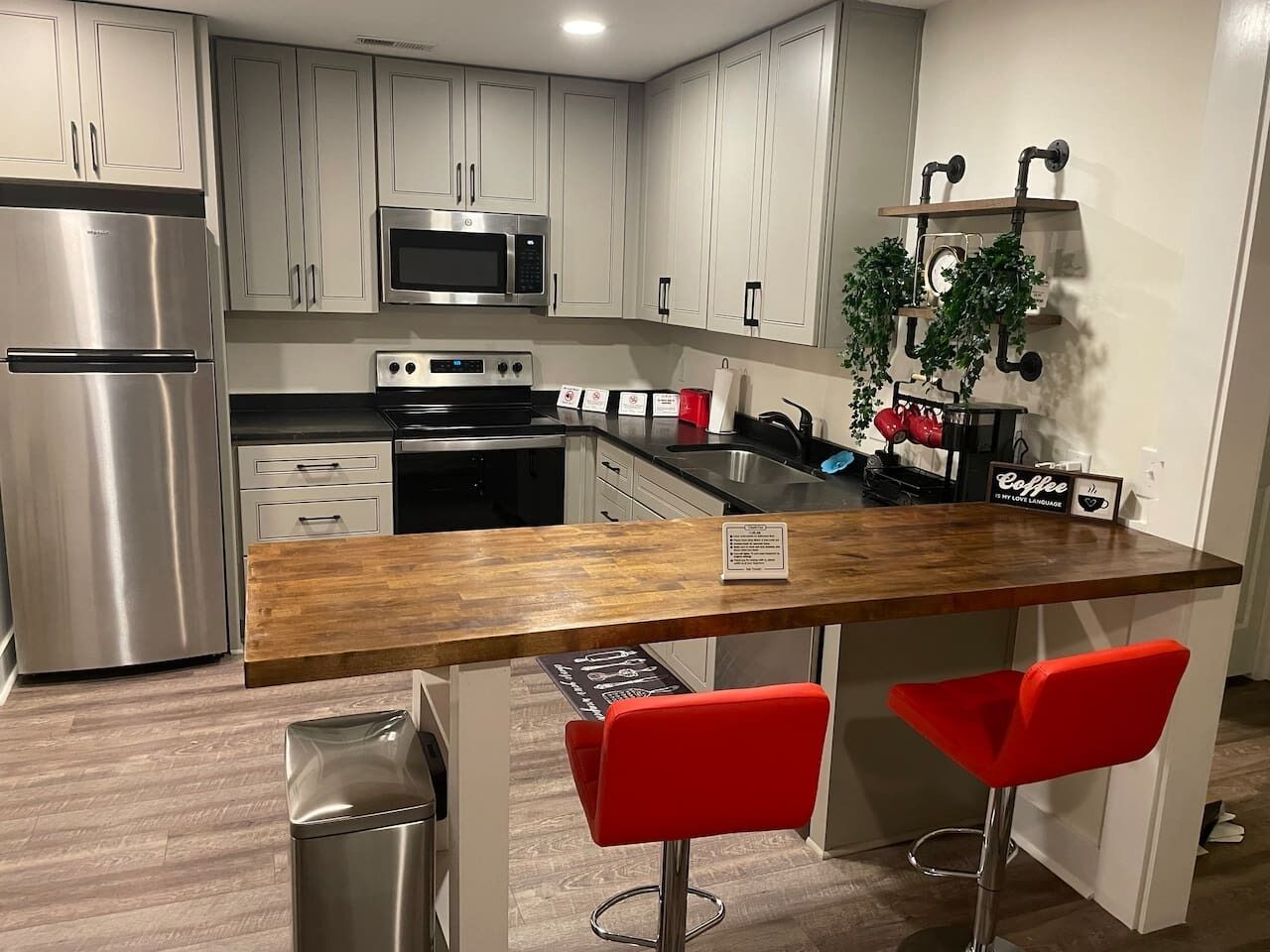 2 Queen Beds |Pets | Walk to dining | DM for discounts