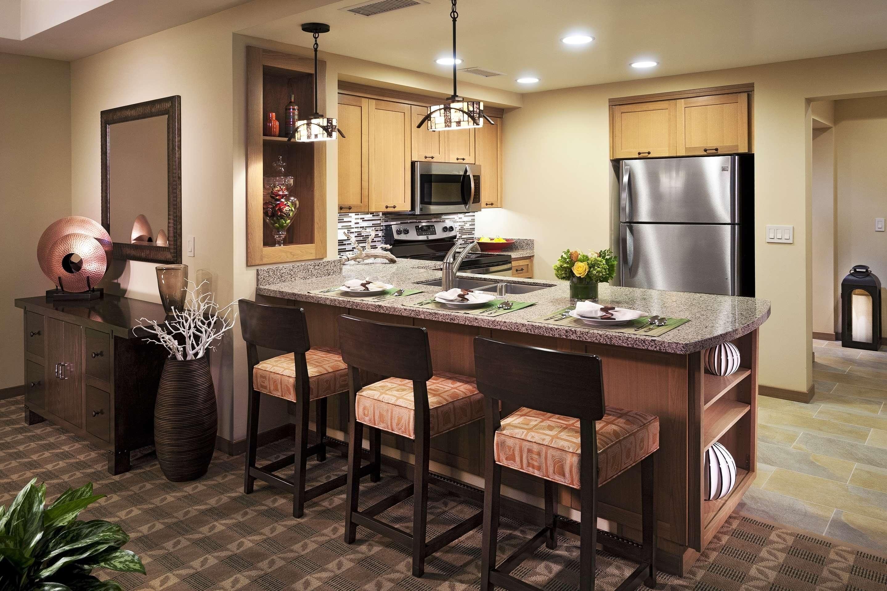 2/2 condo at The Welk Resort, sleeps up to 8 for Easter Weekend w/pools + golf!