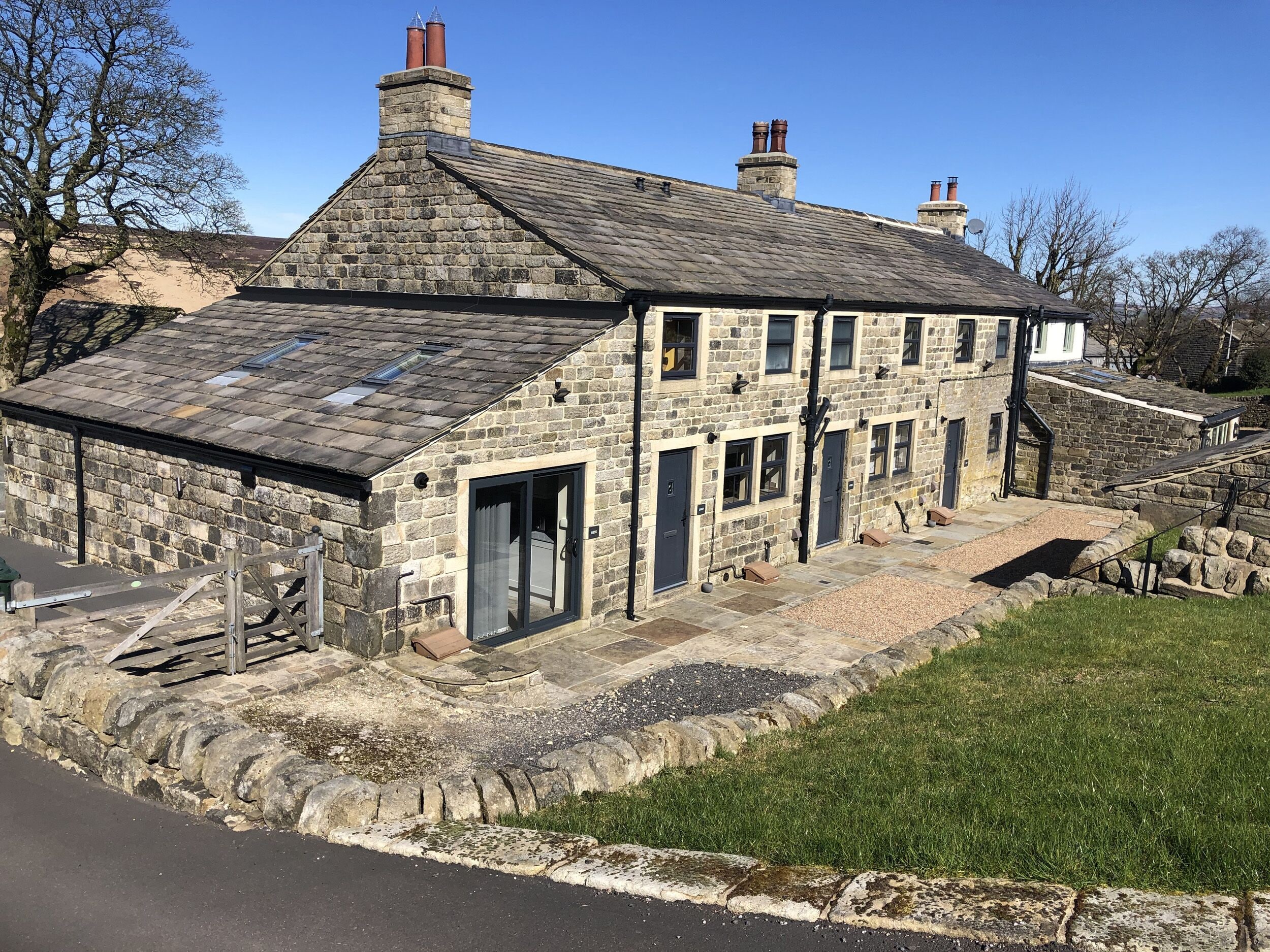 BESS COTTAGE, romantic, with a garden in Cragg Vale