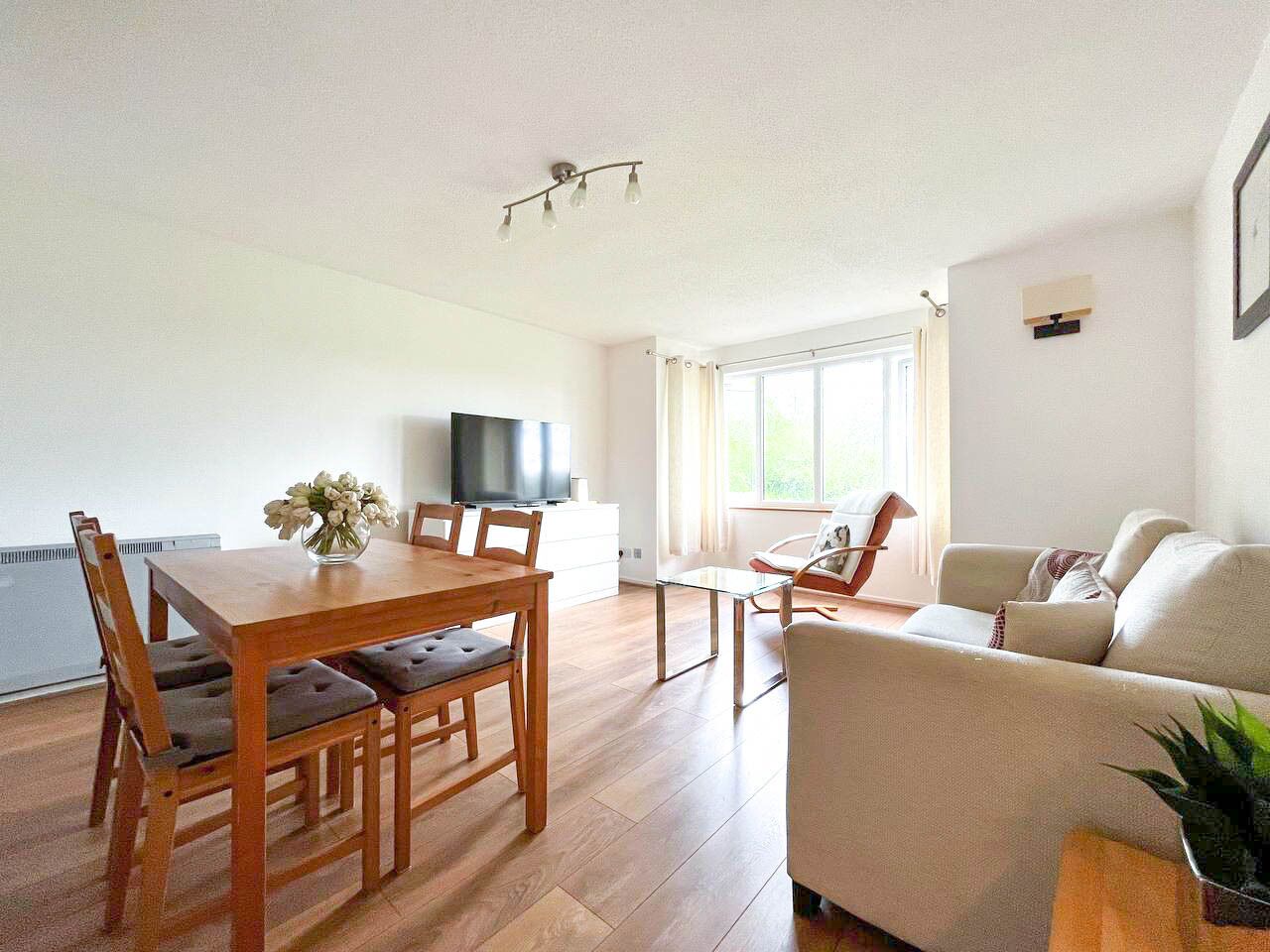 Lovely 2 bedroom apartment great transport links to Central London!