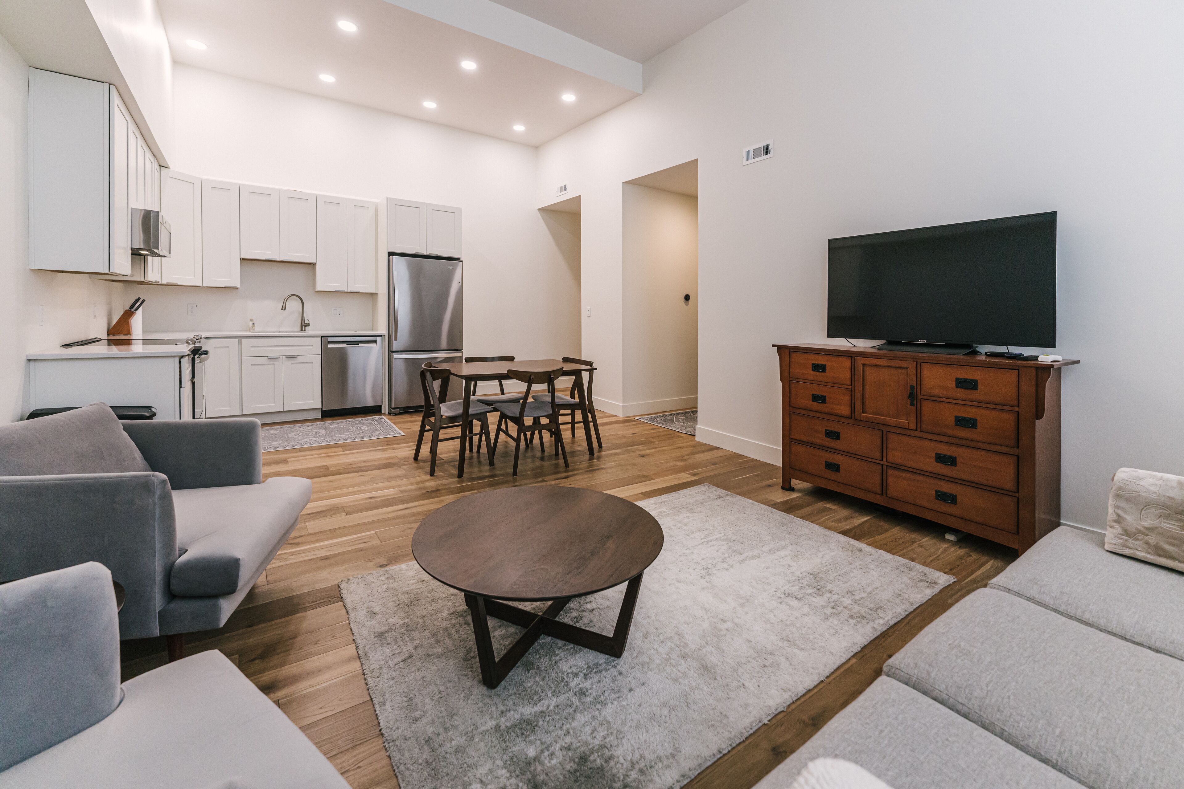 Modern Condo Near Downtown Lincoln + Stadium
