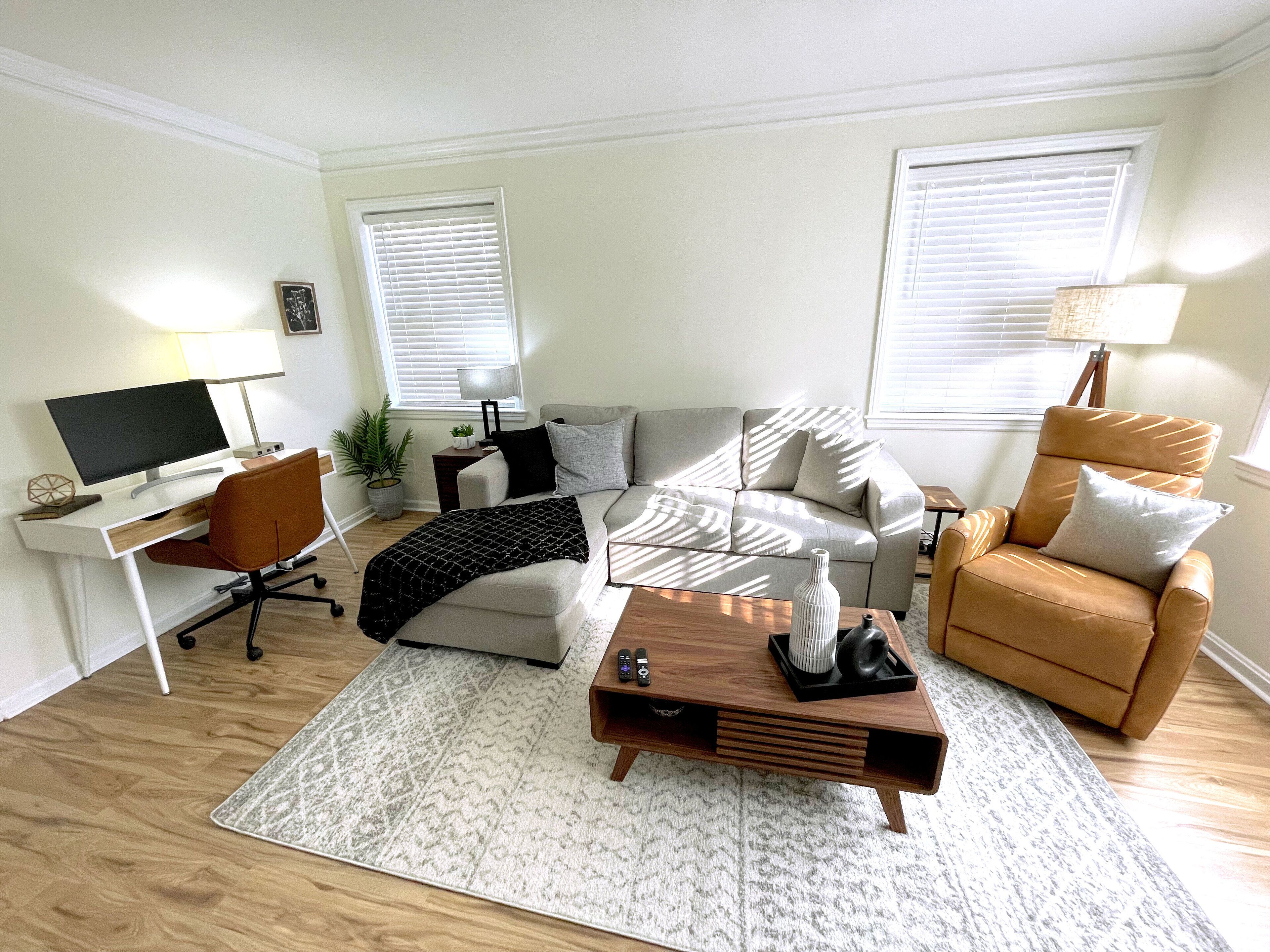 Starland/Ardsley - Upscale Living with parking!