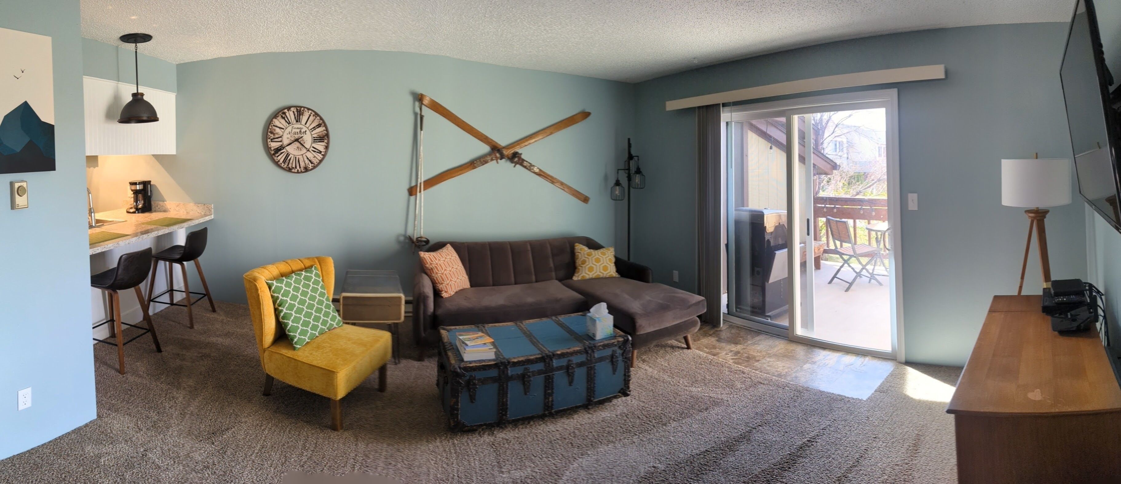 COZY CONDO LOCATED 2 BLOCKS FROM HOSPITAL 