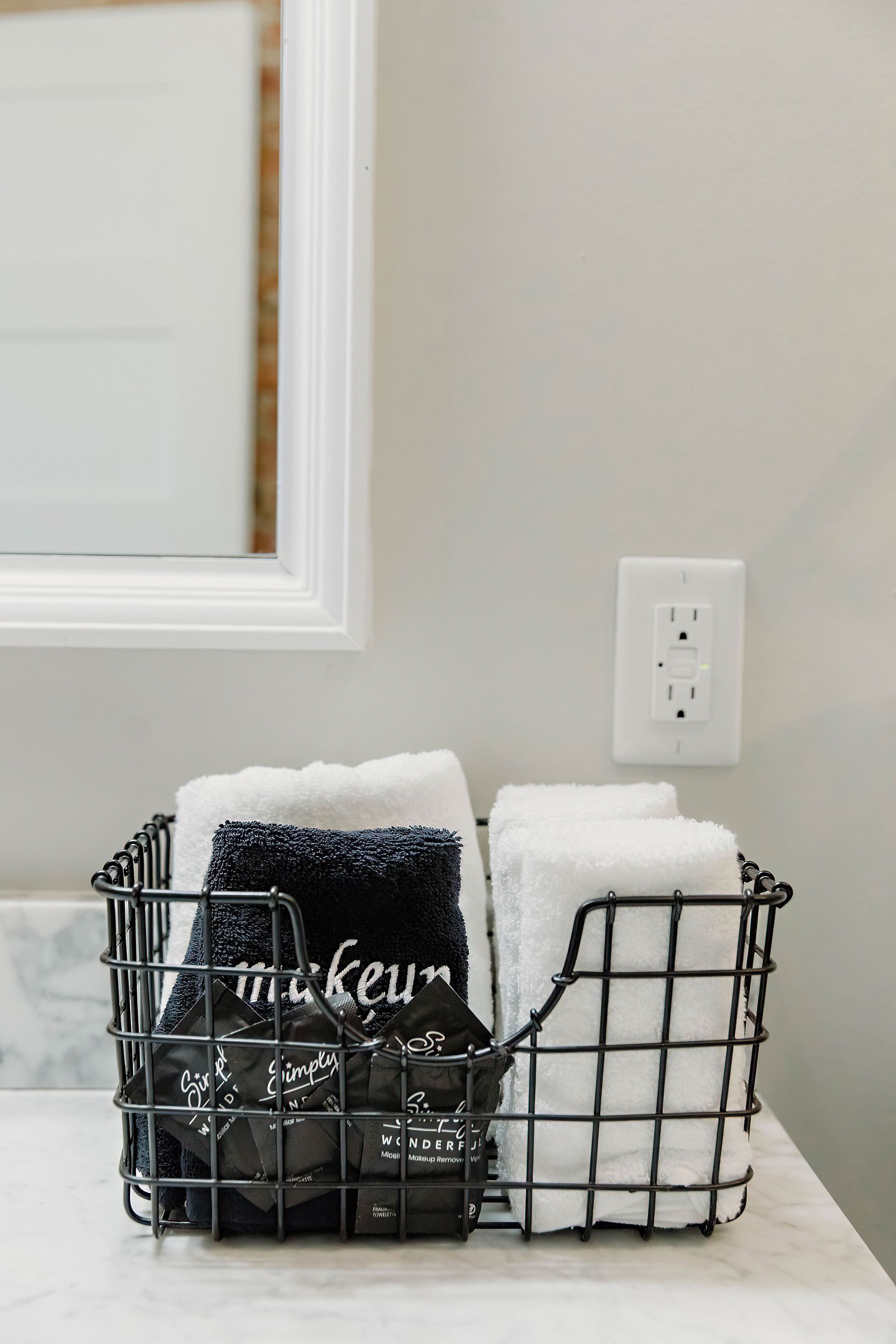 The Eleanor- Modern Downtown 2 Bedroom Apartment