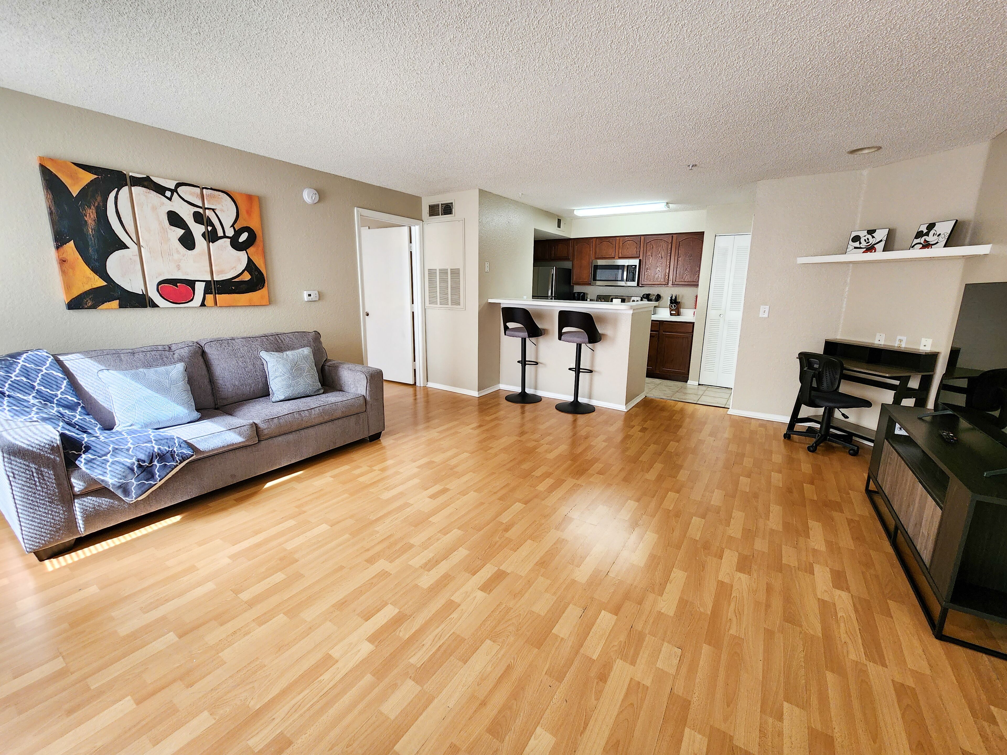 Fully equipped 2BR & 2BA condo 15 minutes from theme parks