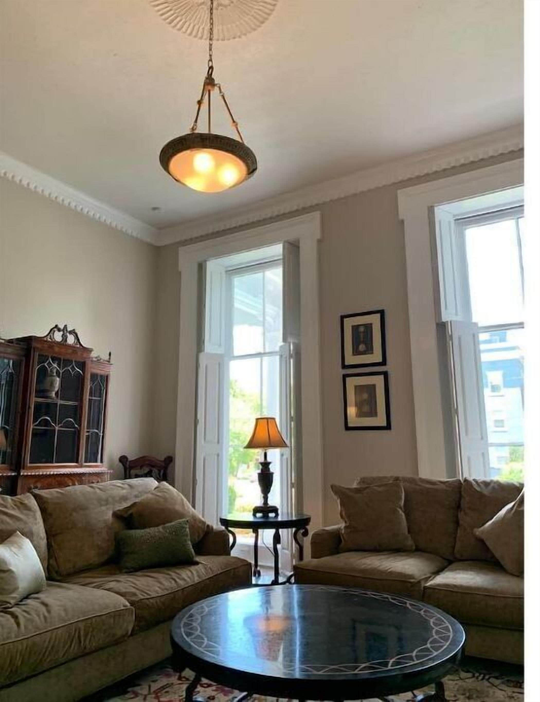 Downtown Suite in Historic Mansion