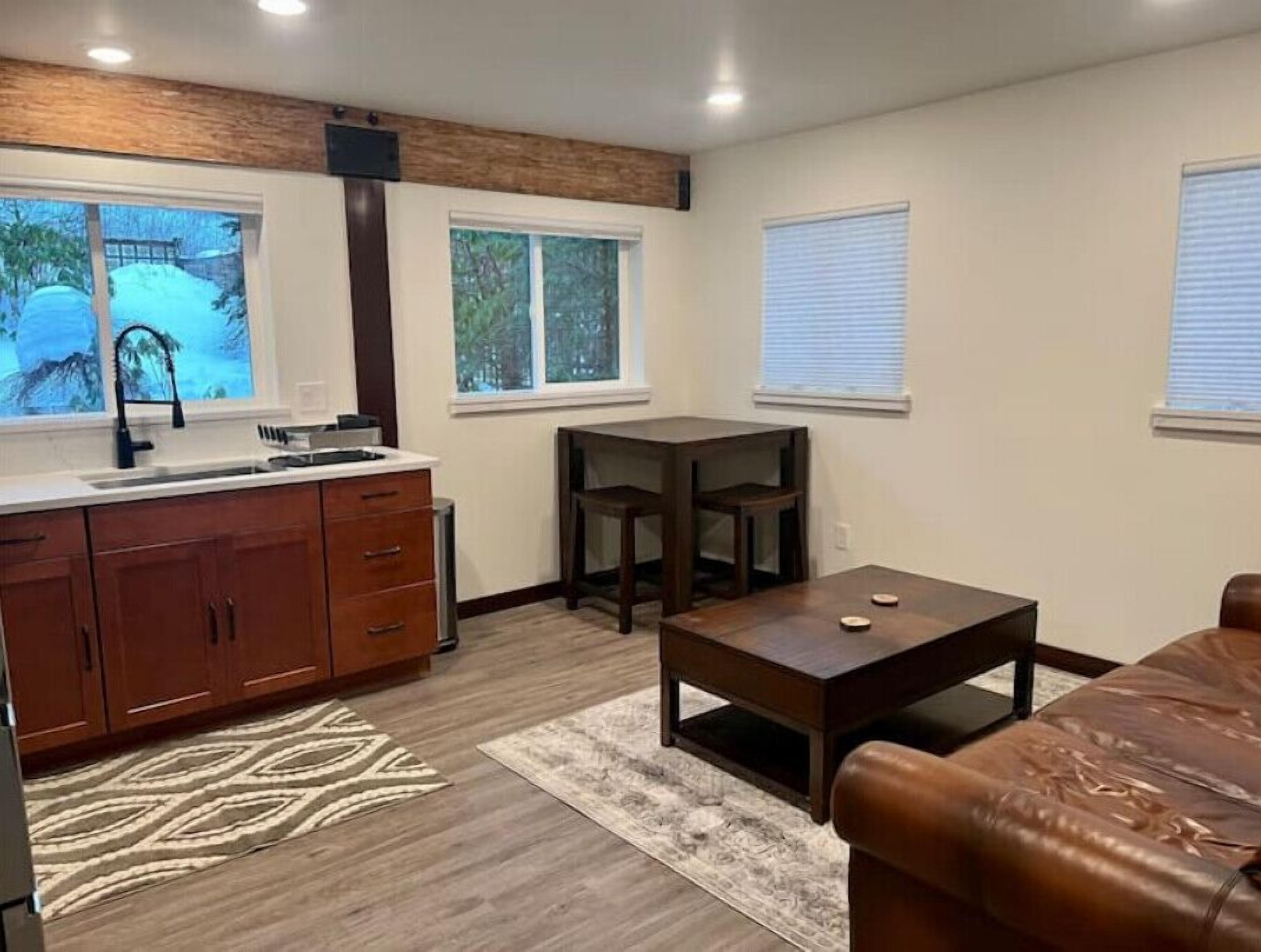 Lovely 1 bedroom apartment with hot tub