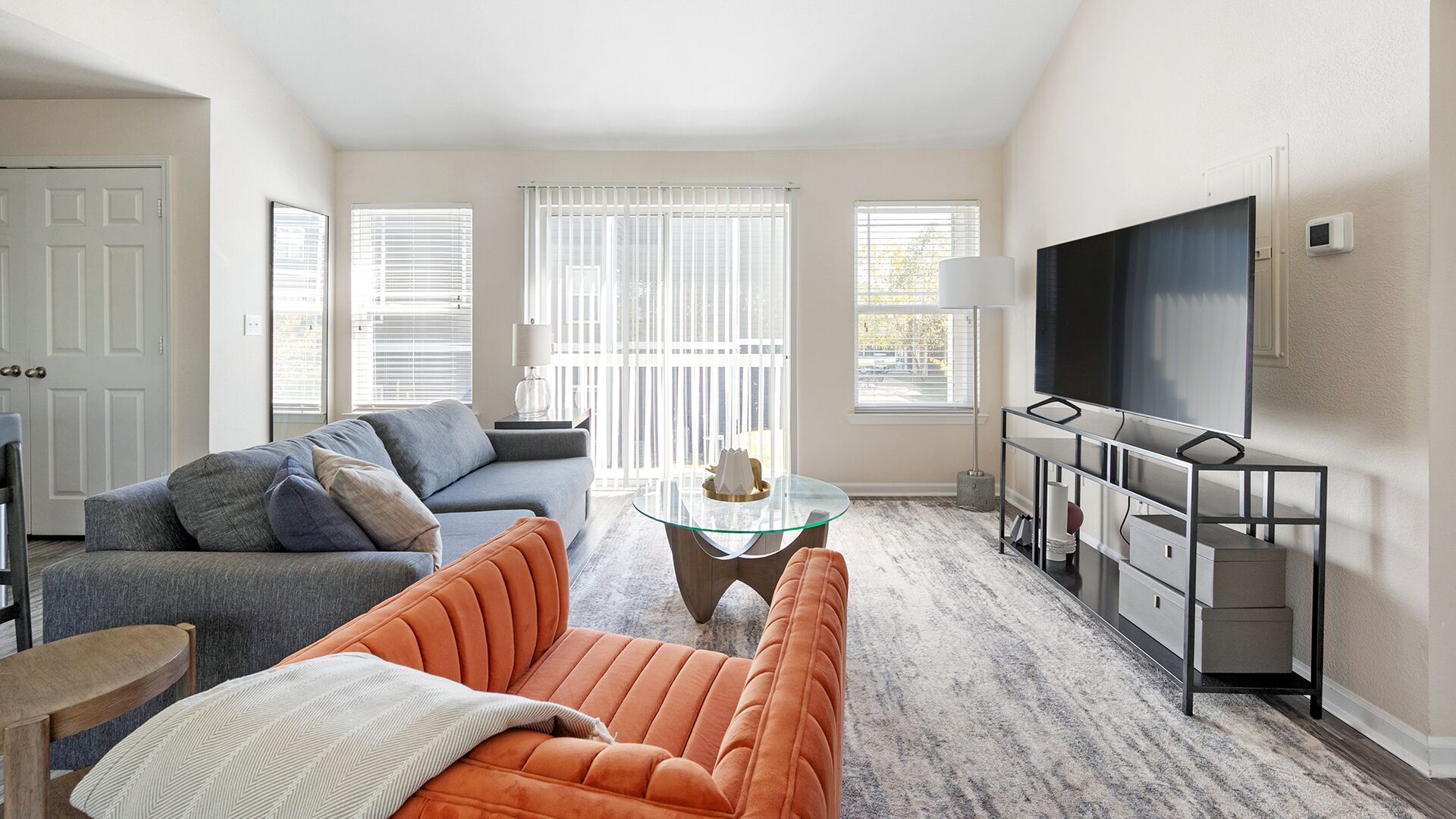 Modern Apartment in Prime Location (ID6690X67)