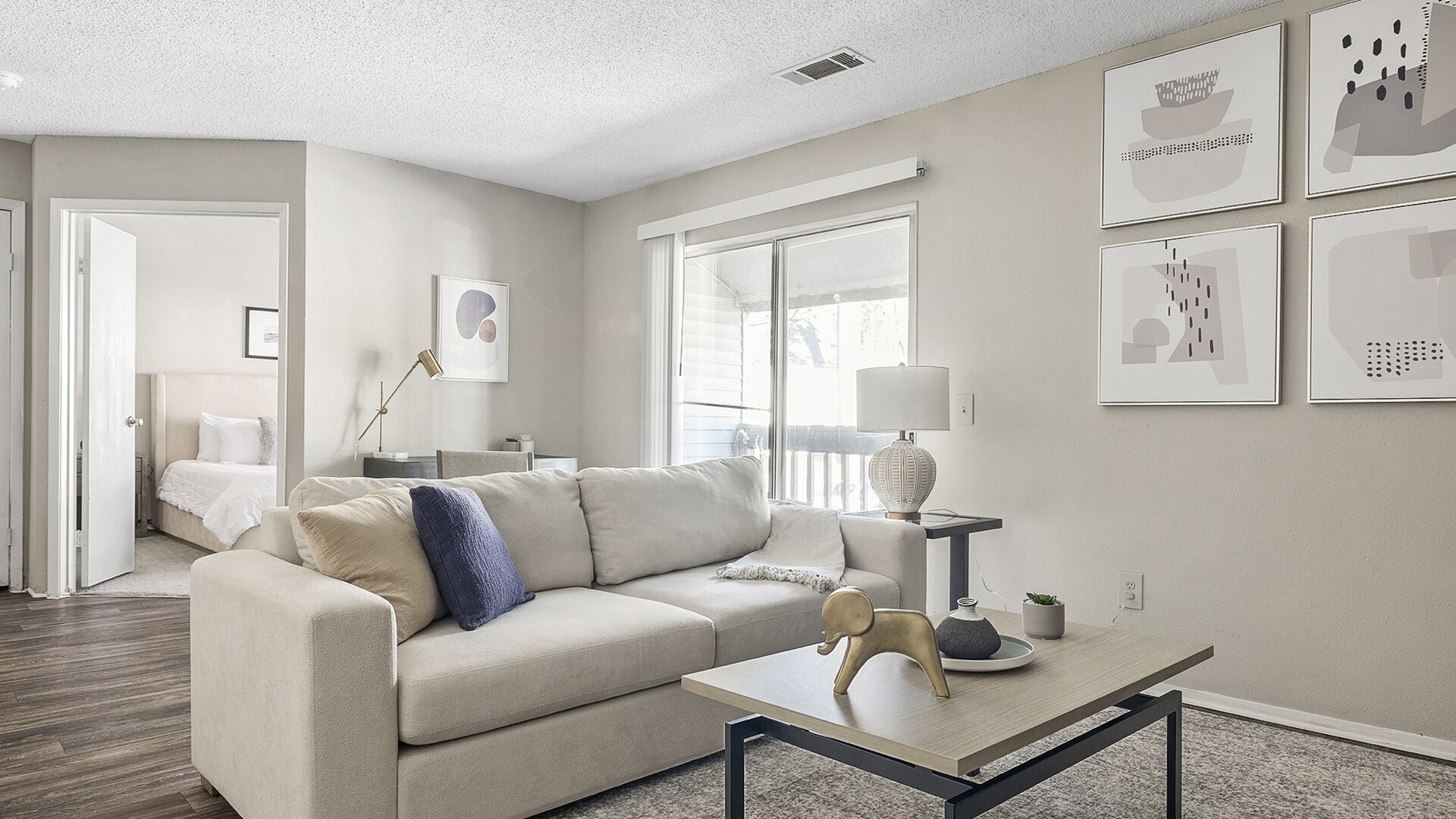 Modern Apartment in Prime Location (ID1182X728)