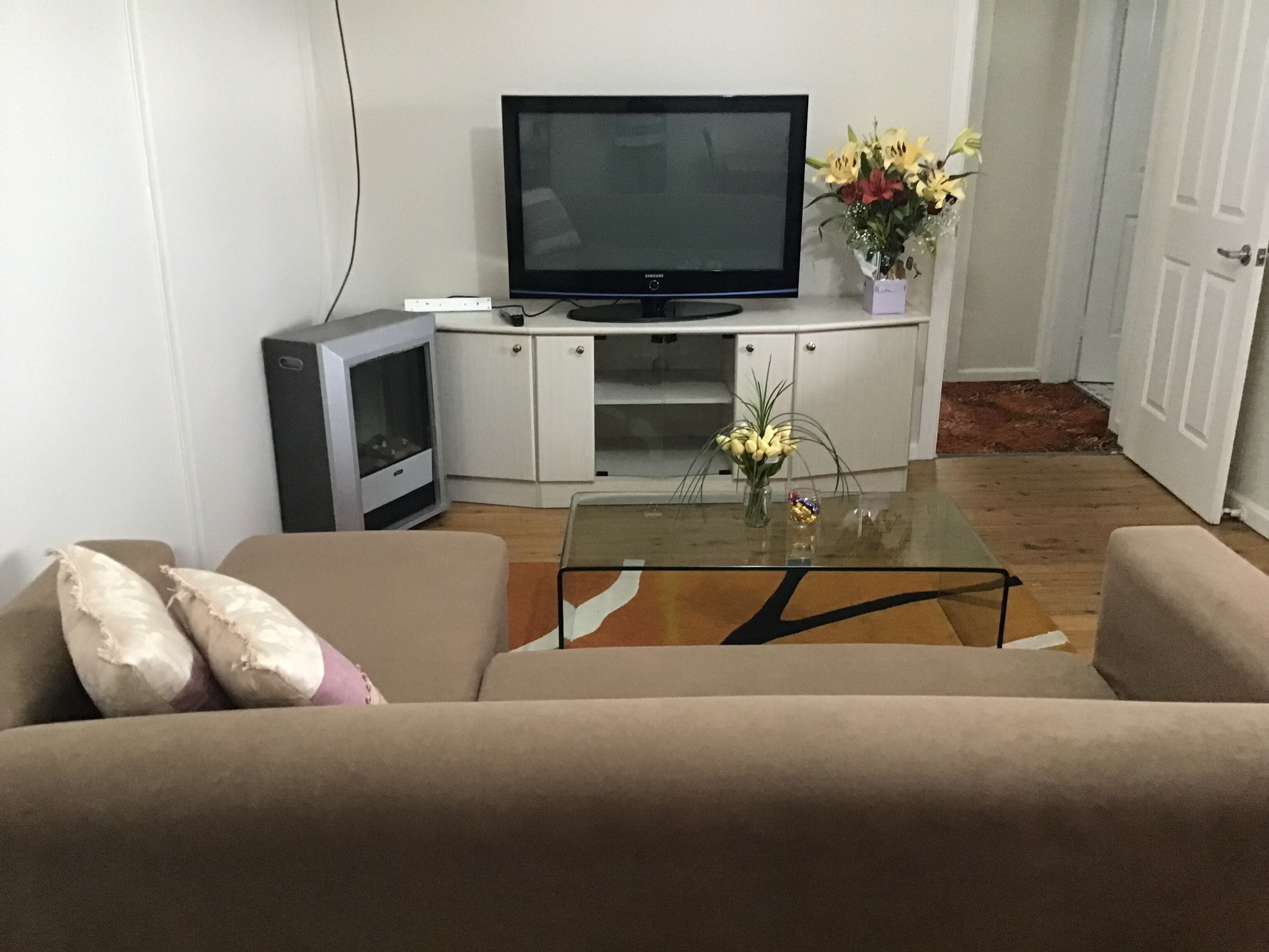 2 bedroom unit in the heart of St Marys