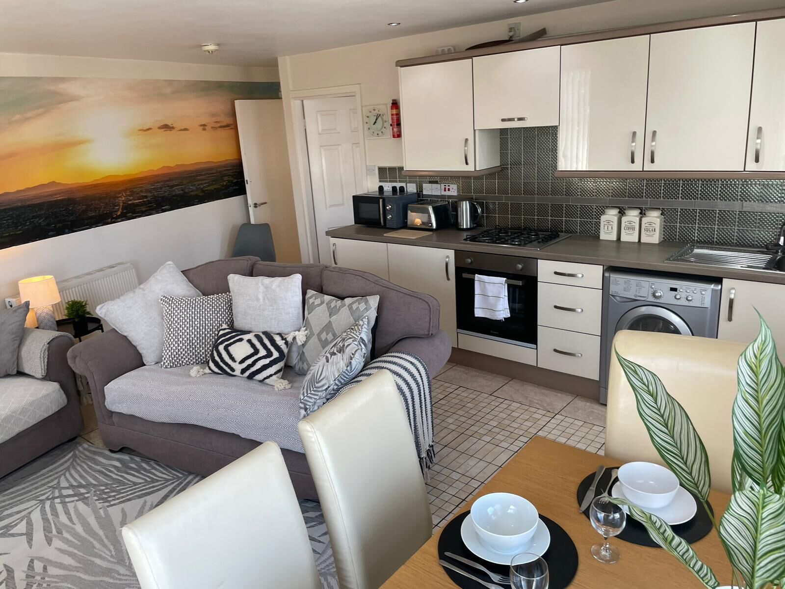 Stunning 2 bed, 2 bath apartment sleeps 7