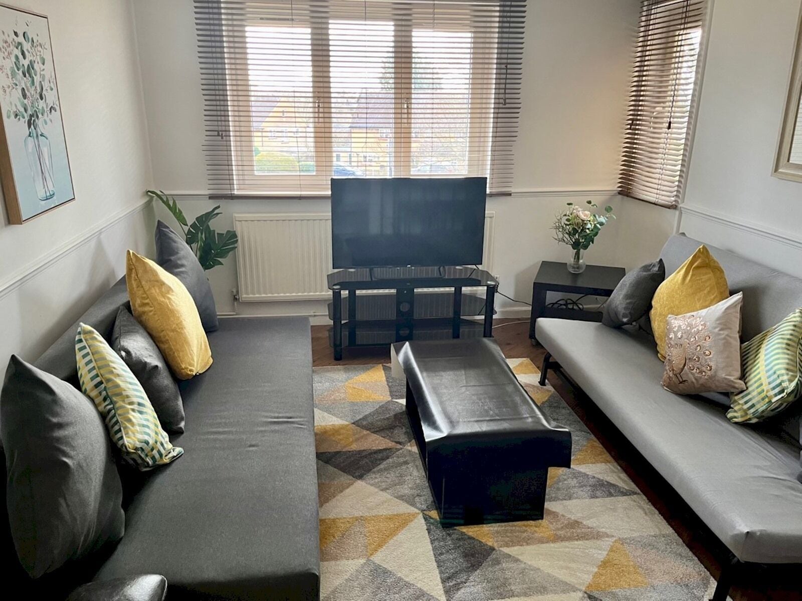 Pass the Keys | Cosy, Stylish 1 bed Flat in Harpenden with Parking