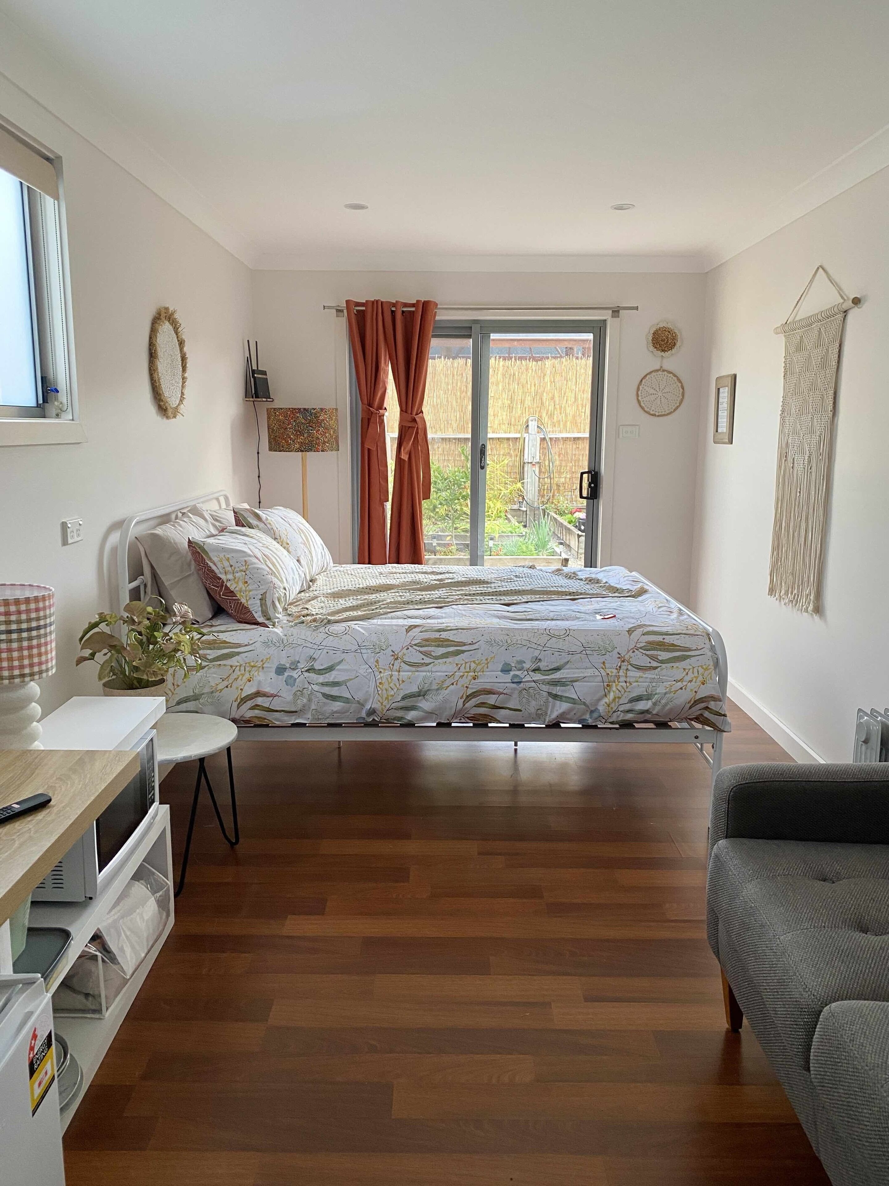 The Lakeside Cubby - Close to Lake Illawarra and ALL Shellharbour Amenities