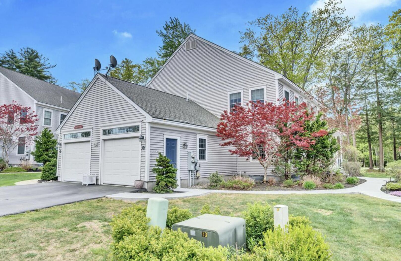 Golf Course. 1 Mile Old Orchard Beach. Spacious 2 Bed 2.5 Bath