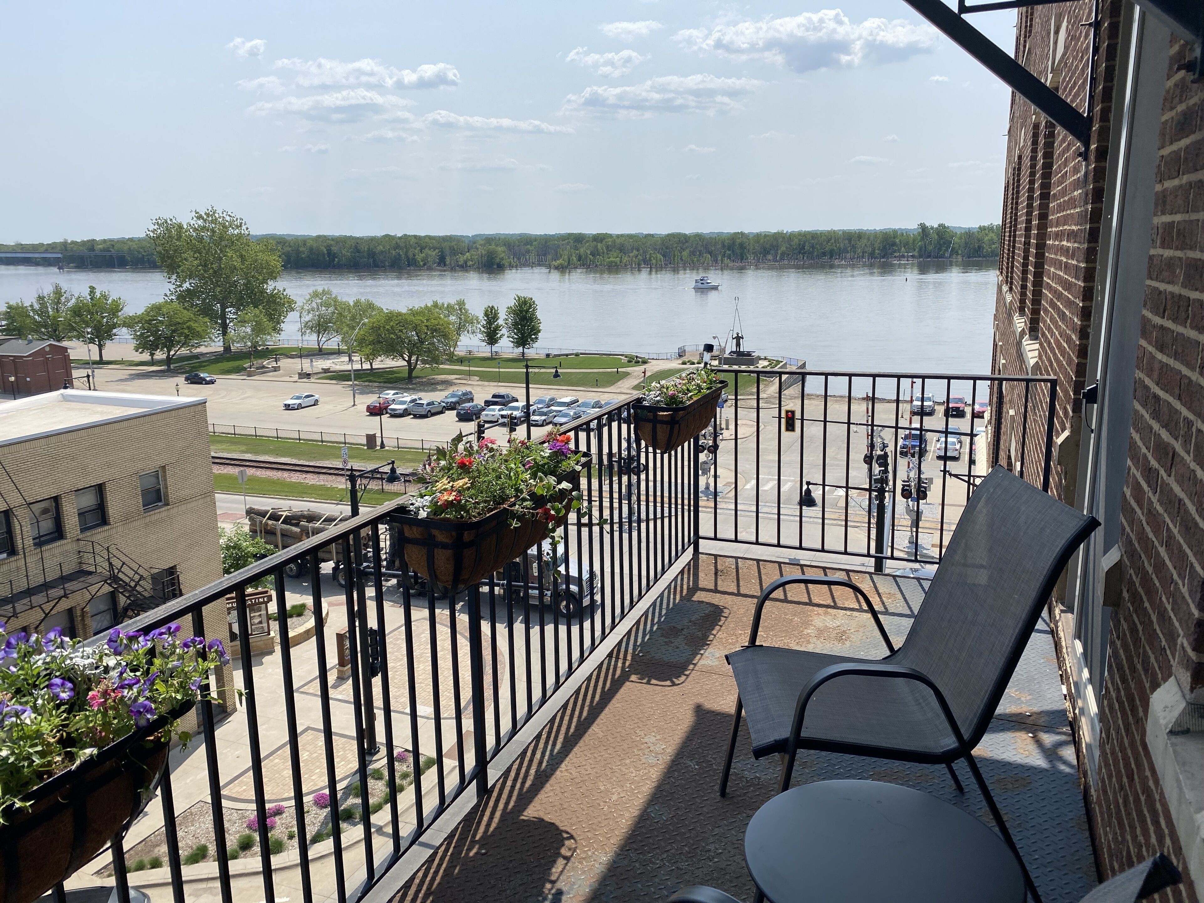 Beautiful Downtown Condo over looking the River
