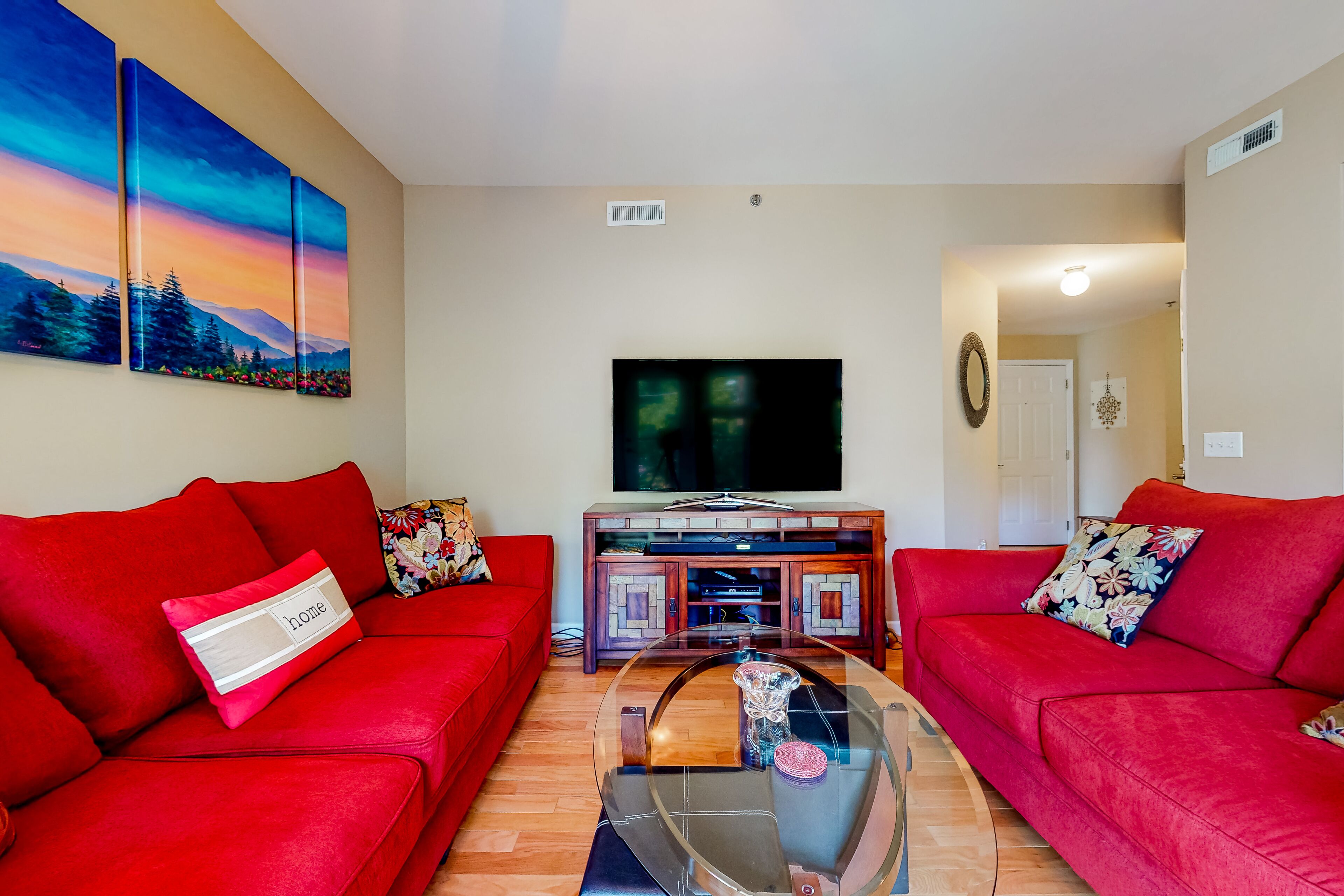 Marvelous dog-friendly condo with W/D, board games, full kitchen, & Pack-N-Play