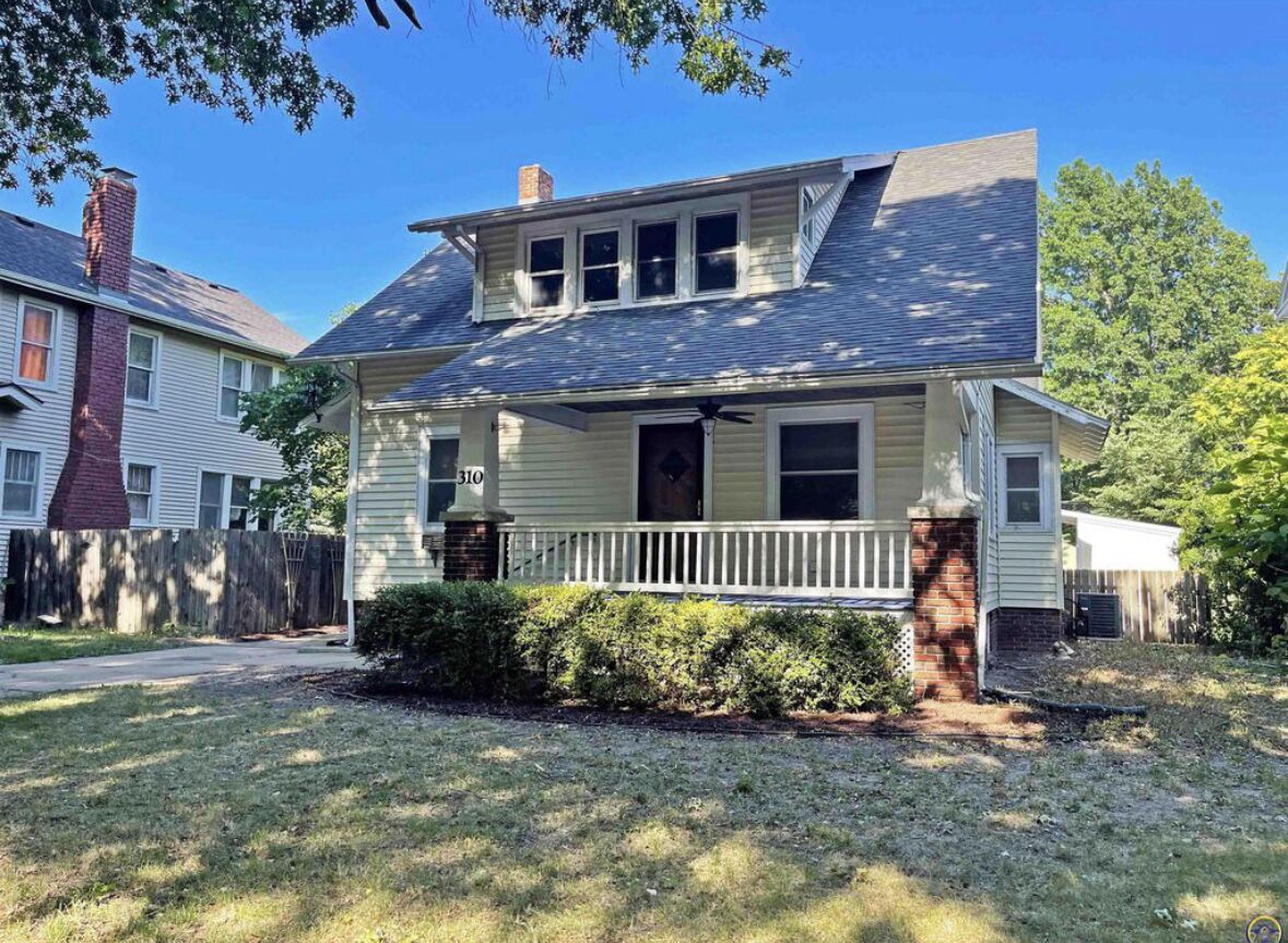 Cozy basement apartment-private entrance-seasonal hot tub! No shared spaces.