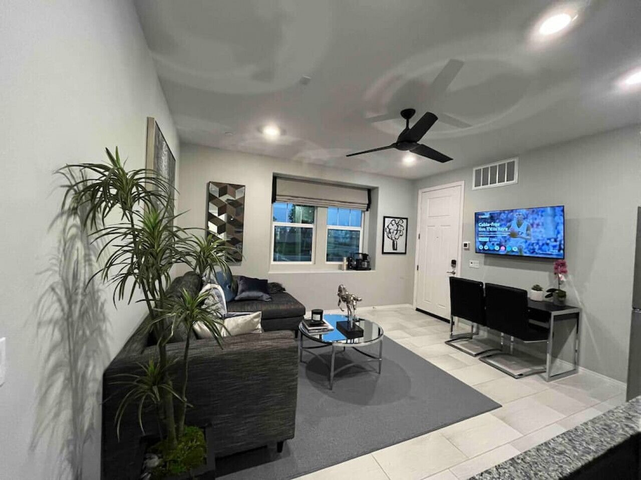 Entire cabin@New Model home with private entrance