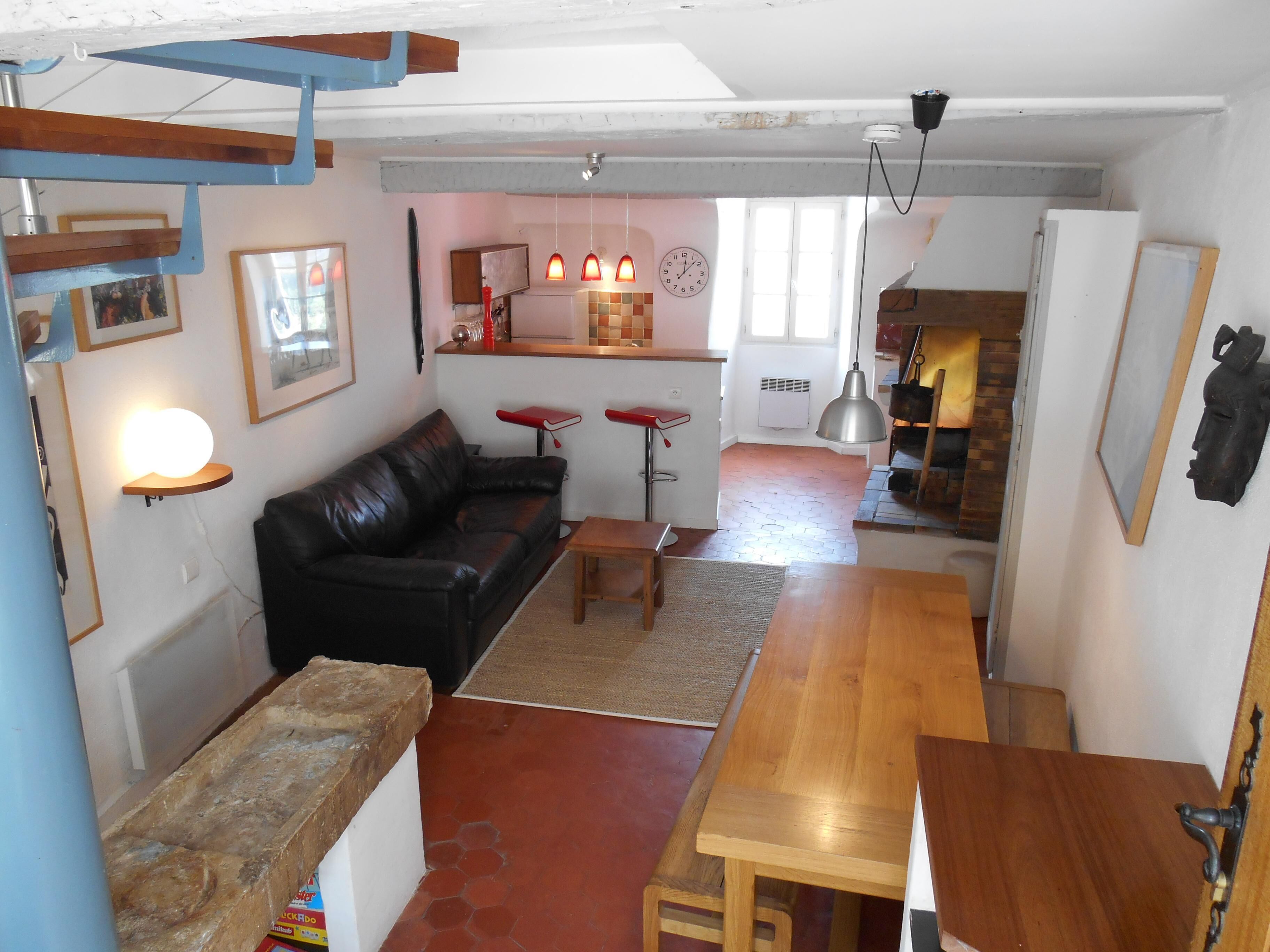 Maison de Village Avec Balcon, vue Panoramique sur la Montagne, Four a Bois Wifi