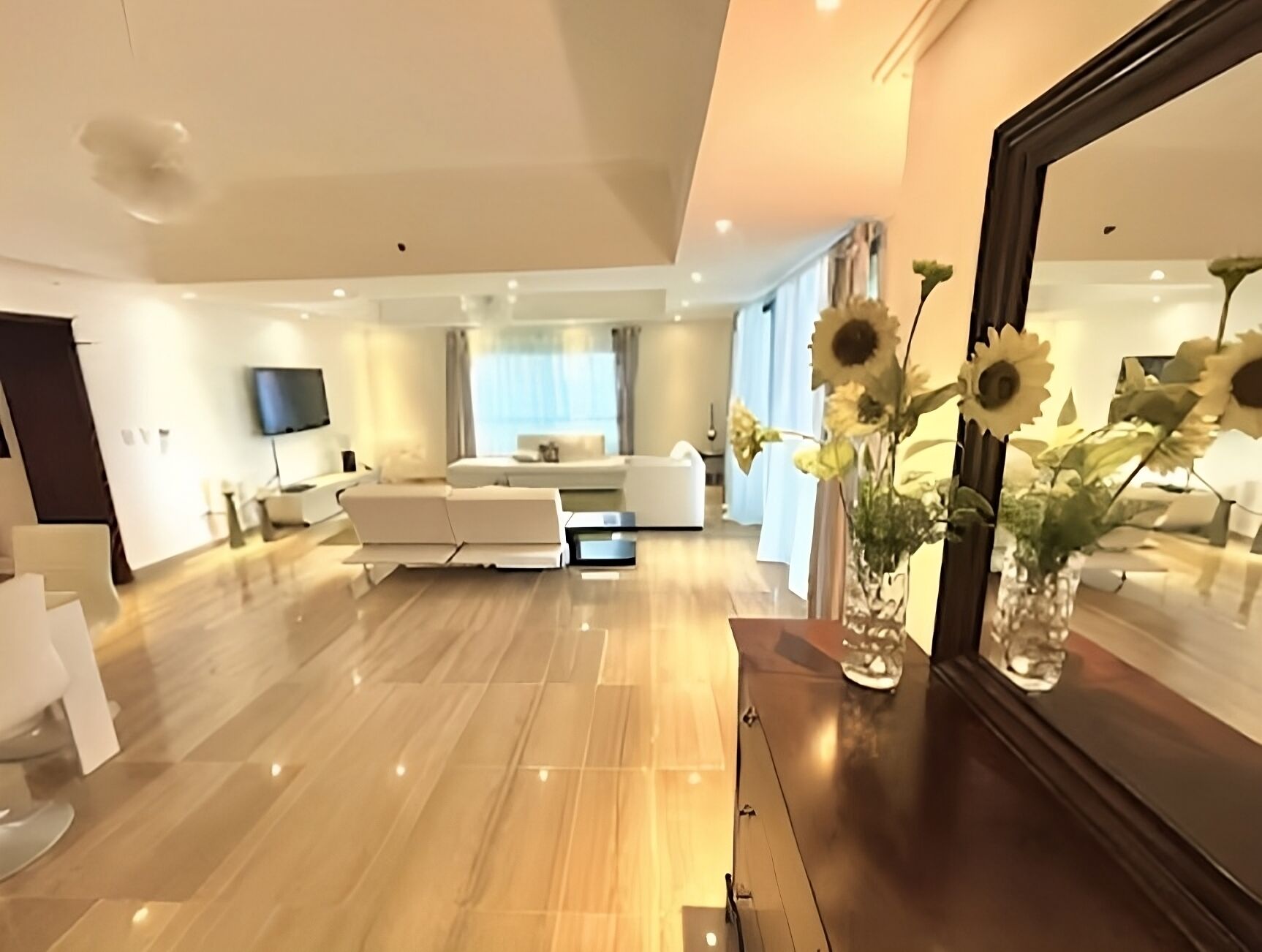 Seafront Serenity: Stunning High-Floor Property with Modern Elegance