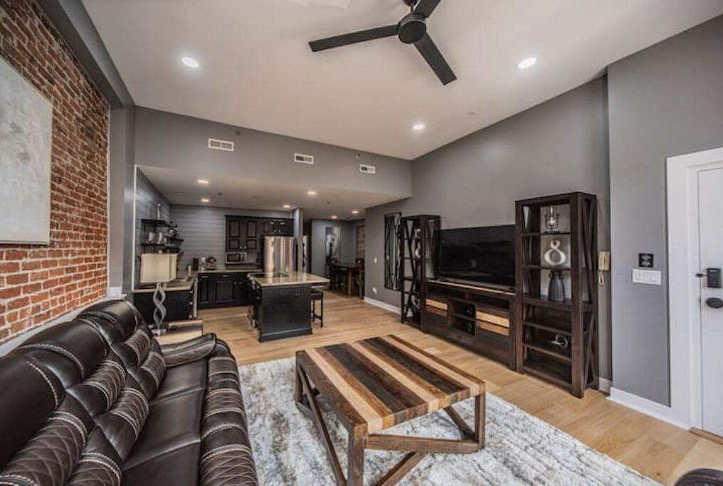 Downtown King Suite Condo