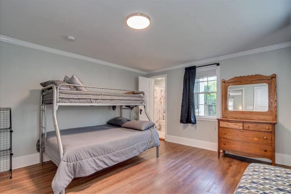 Joe's Historic Hideaway- Downstairs Unit