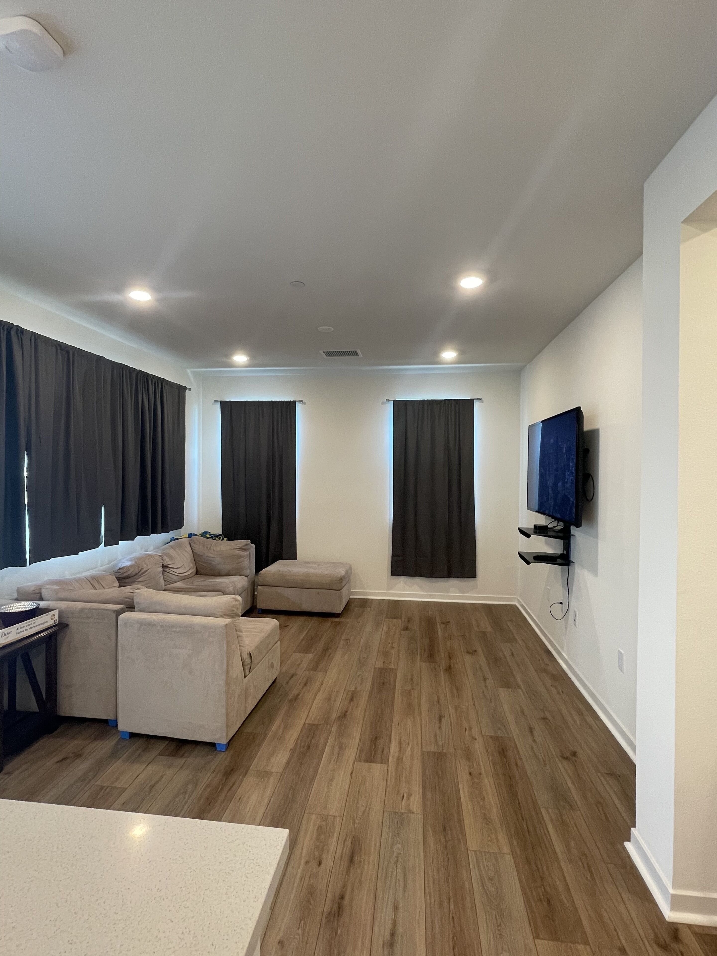 3 BED/ 3 BATH CONDO IN ONTARIO