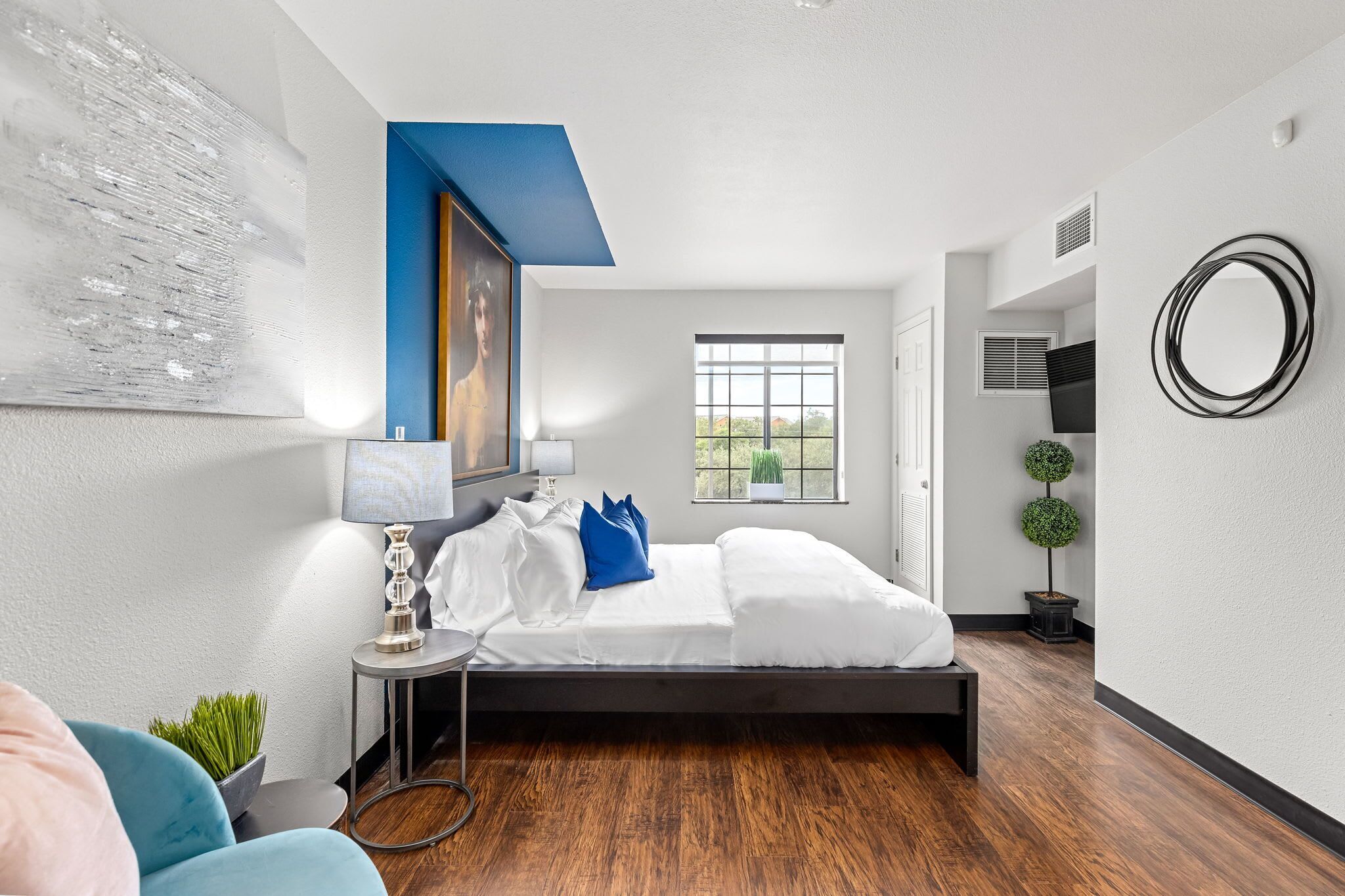 Radiant King Bed La Cantera Apartment