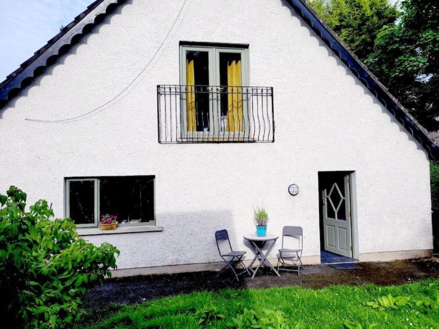 Treetops Loft: TouristNI , approved property situated near Belfast. 