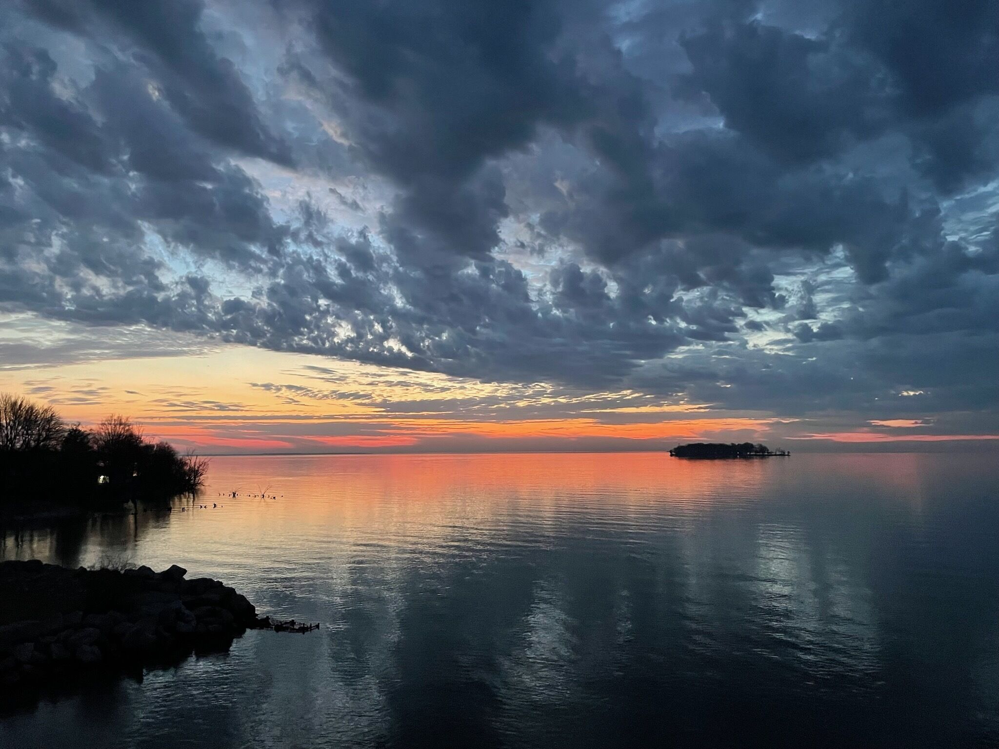 Peaceful and Relaxing Lake Erie Waterfront Condo