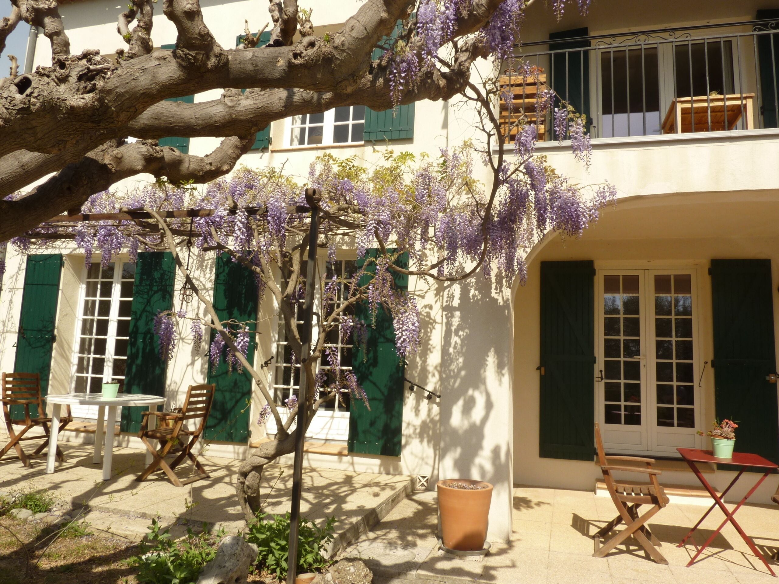 Grand T2 Rez de Jardin Dans Villa Marseille à la Campagne et au Calme