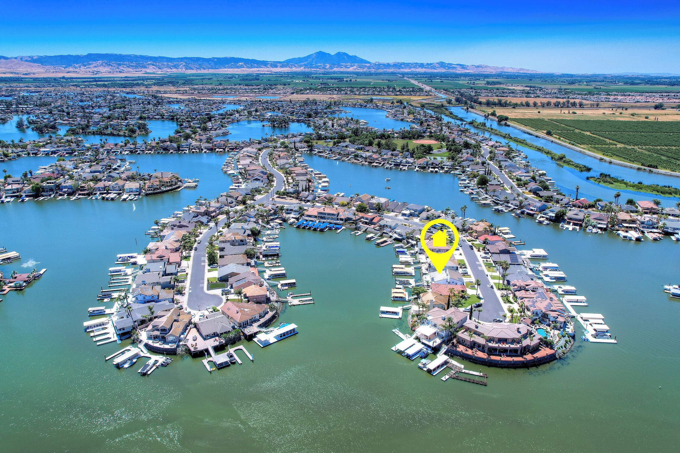 ⚓ Waterfront Oasis: Stunning 3 BDR in Discovery Bay | Sleeps 12 ➠ 640