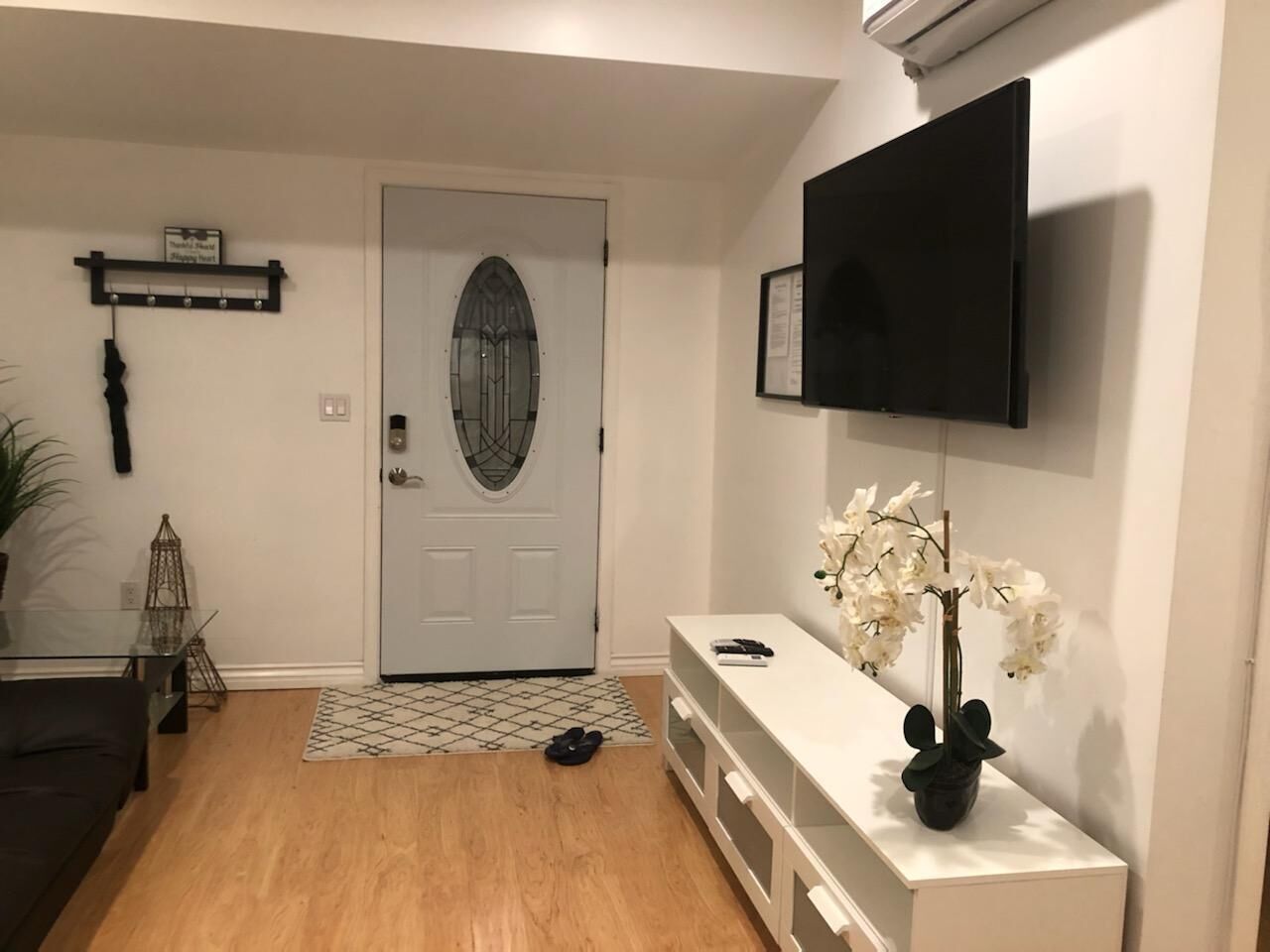 Cozy Northridge Apartment Near CSUN, Transportation, and Shopping