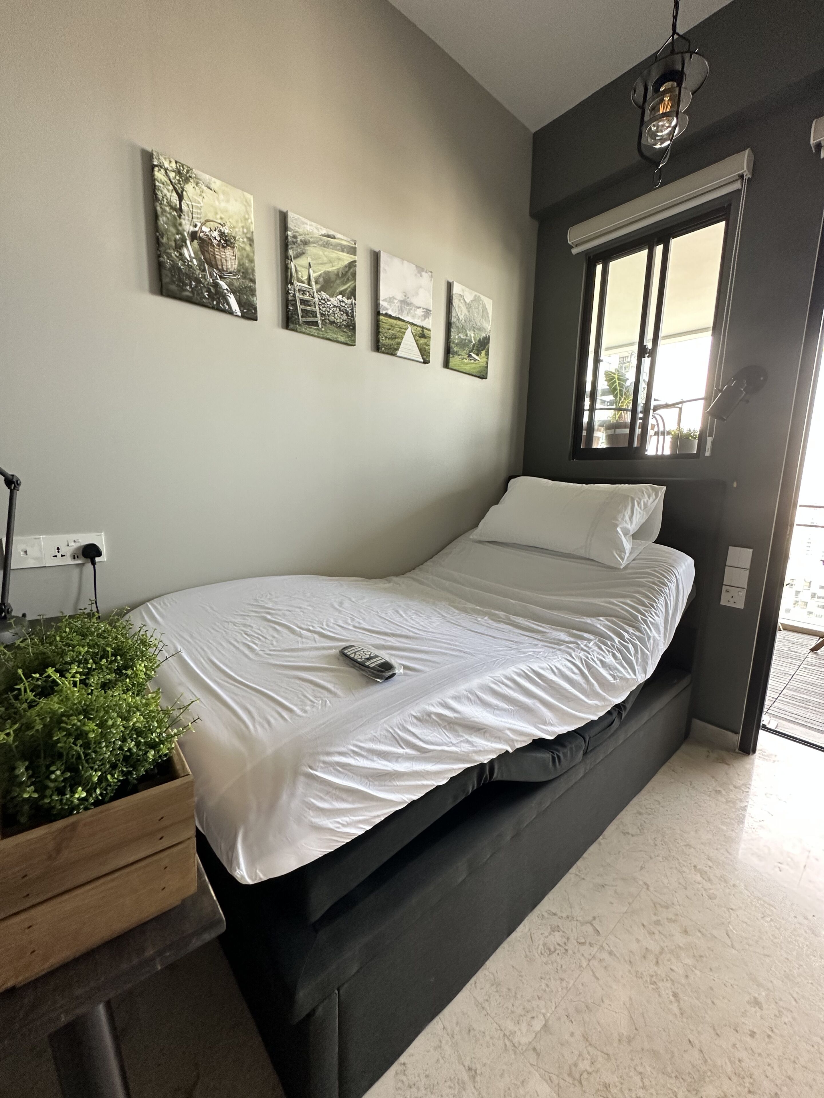 Service Room With Private Balcony and Basin With Amazing View!