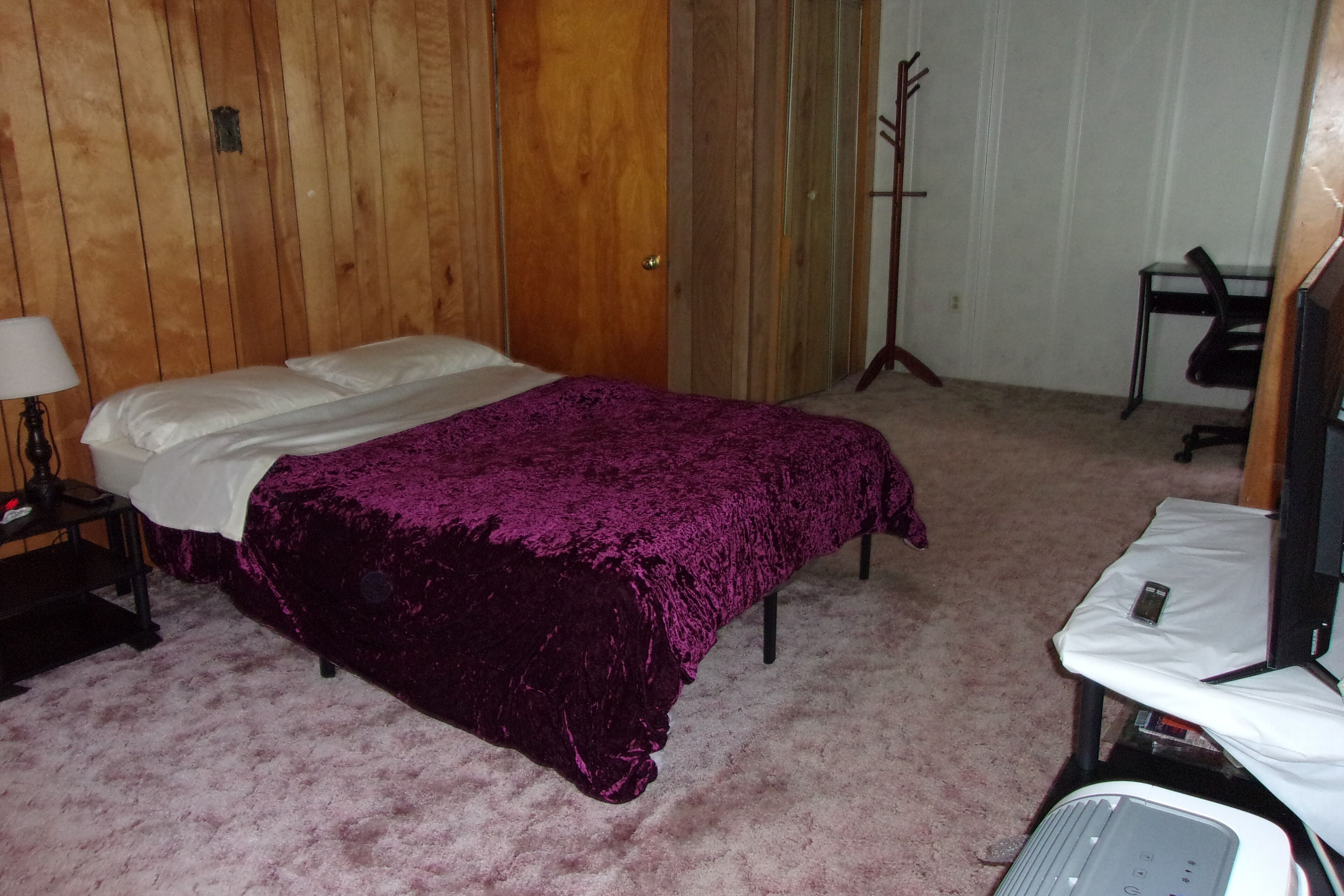 Cozy room in central location! Great for couples or solo travelers! 